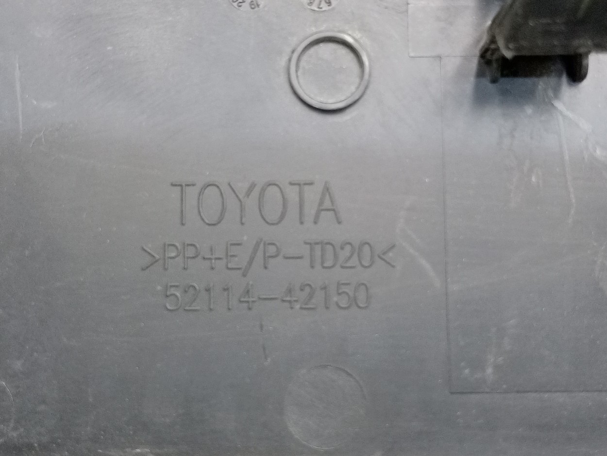 Накладка переднего бампера под номерной знак Toyota RAV4 XA50