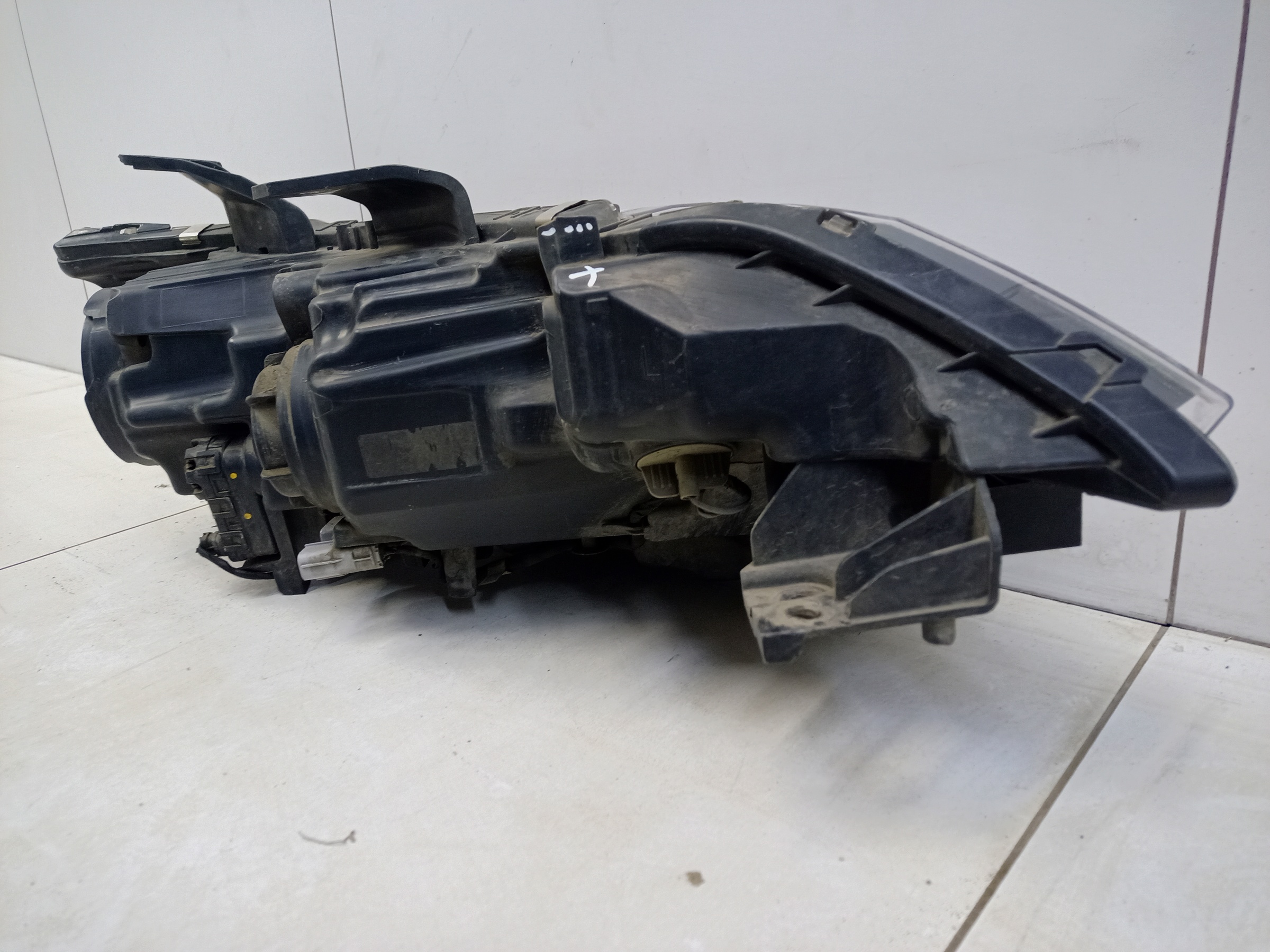 Фара передняя левая Mitsubishi Outlander 3 Restail 2 галоген