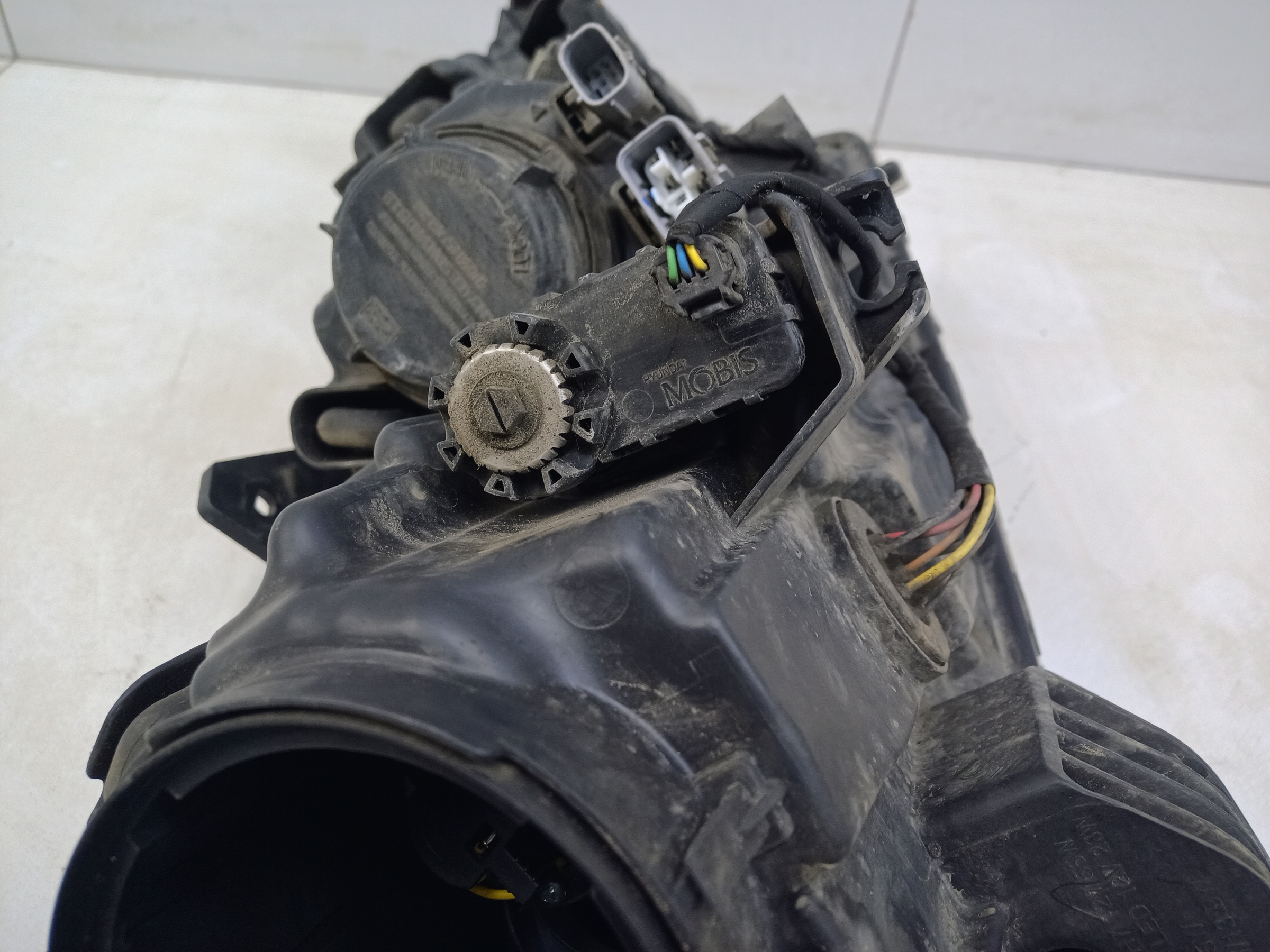 Фара передняя левая Mitsubishi Outlander 3 Restail 2 галоген