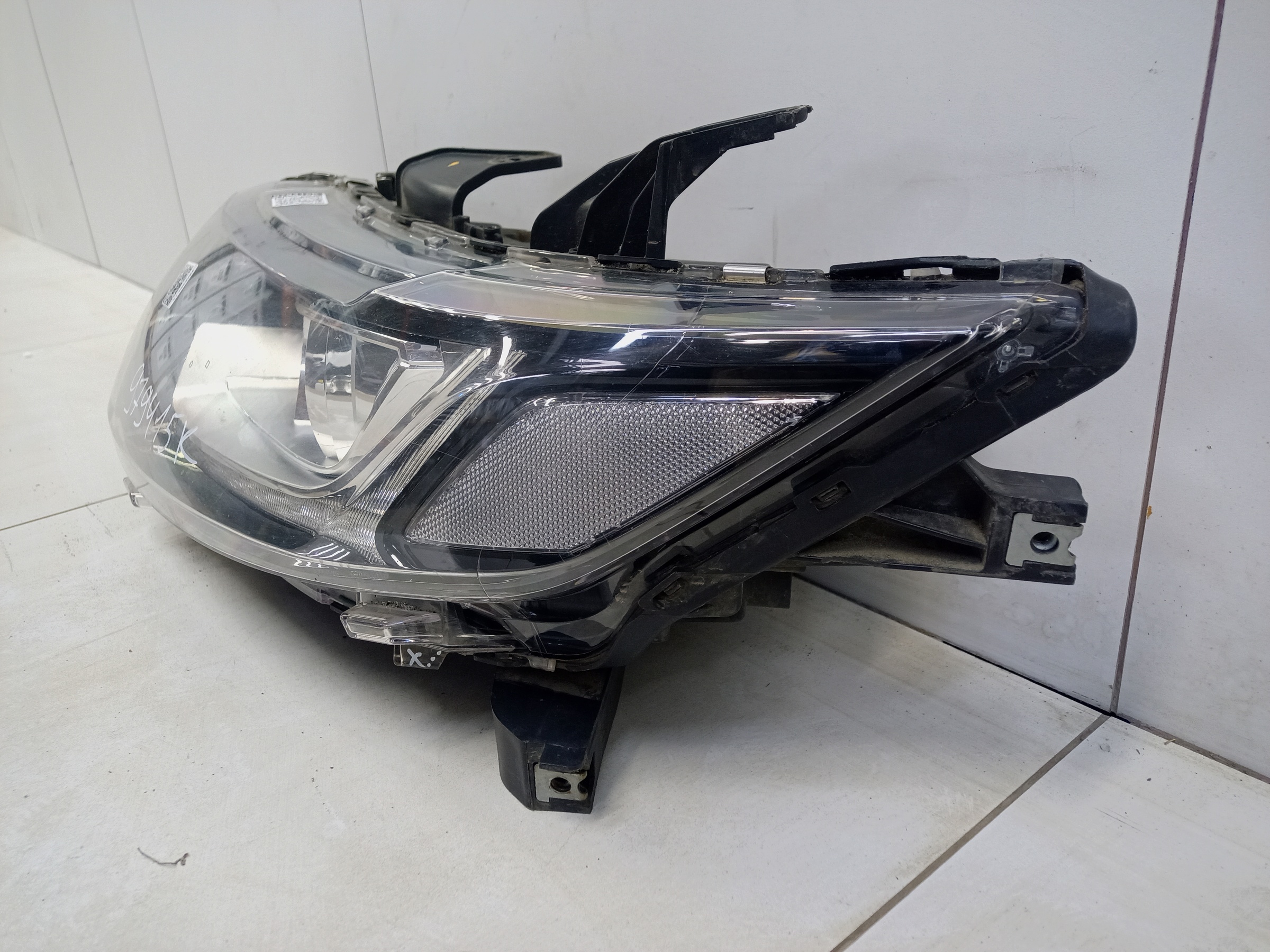 Фара передняя левая Mitsubishi Outlander 3 Restail 2 галоген