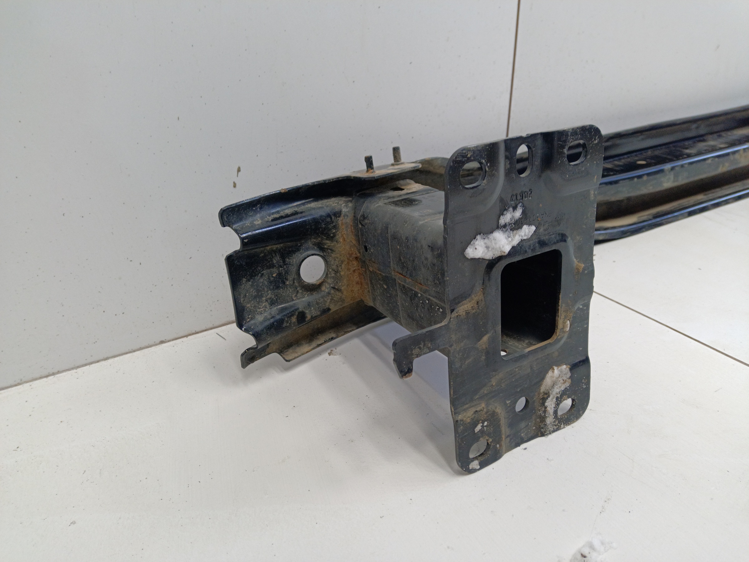 Усилитель заднего бампера Volkswagen Tiguan 2