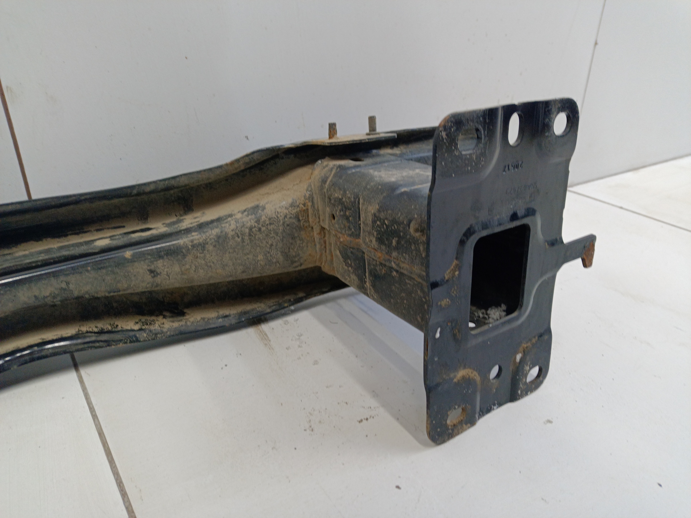 Усилитель заднего бампера Volkswagen Tiguan 2