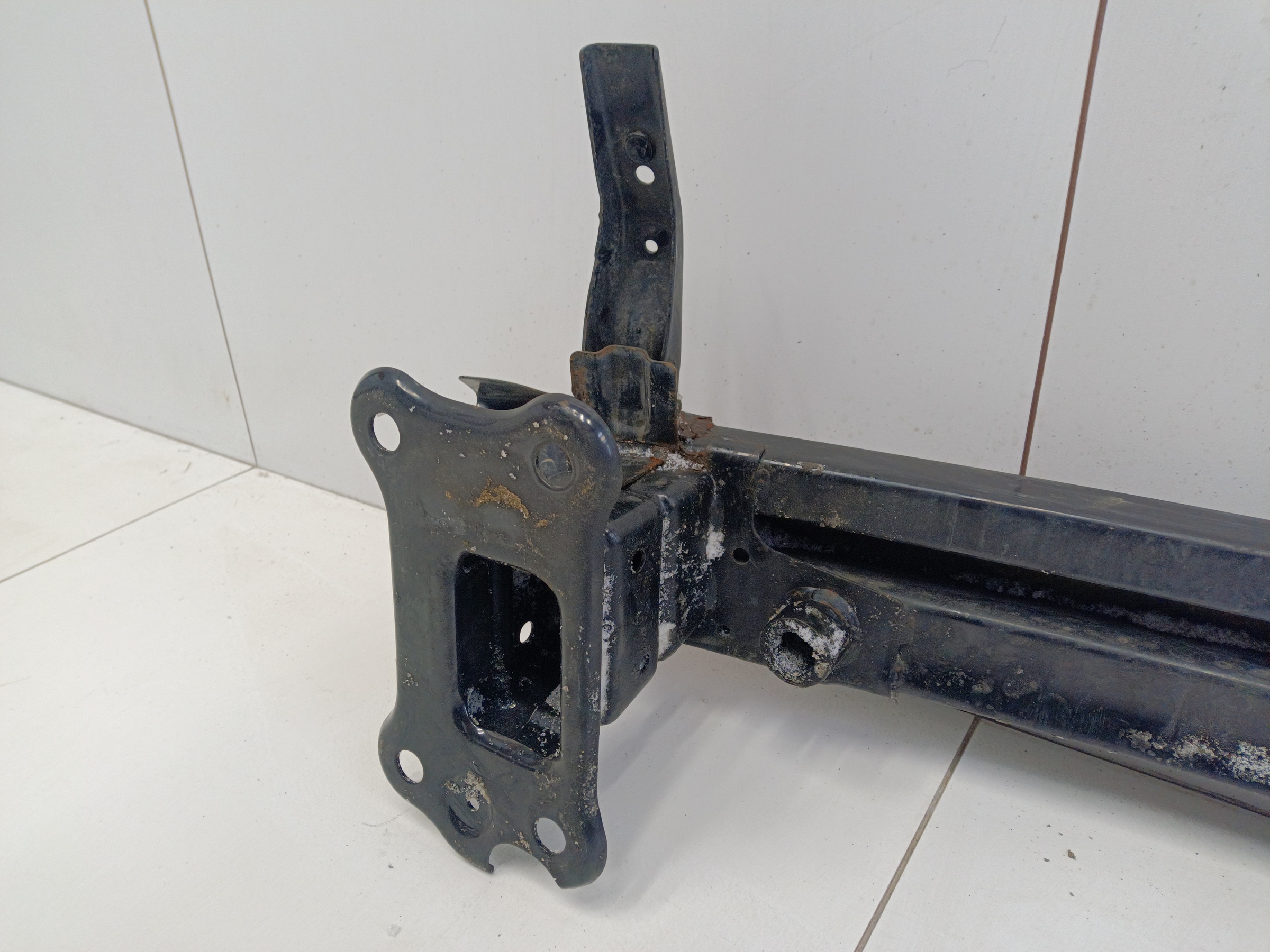 Усилитель переднего бампера Hyundai Tucson 3