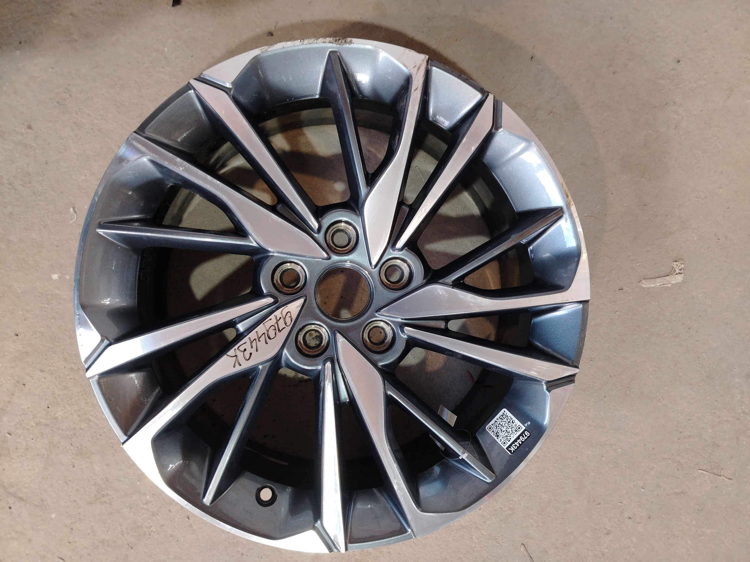 Диск колеса литой Geely Coolray R18