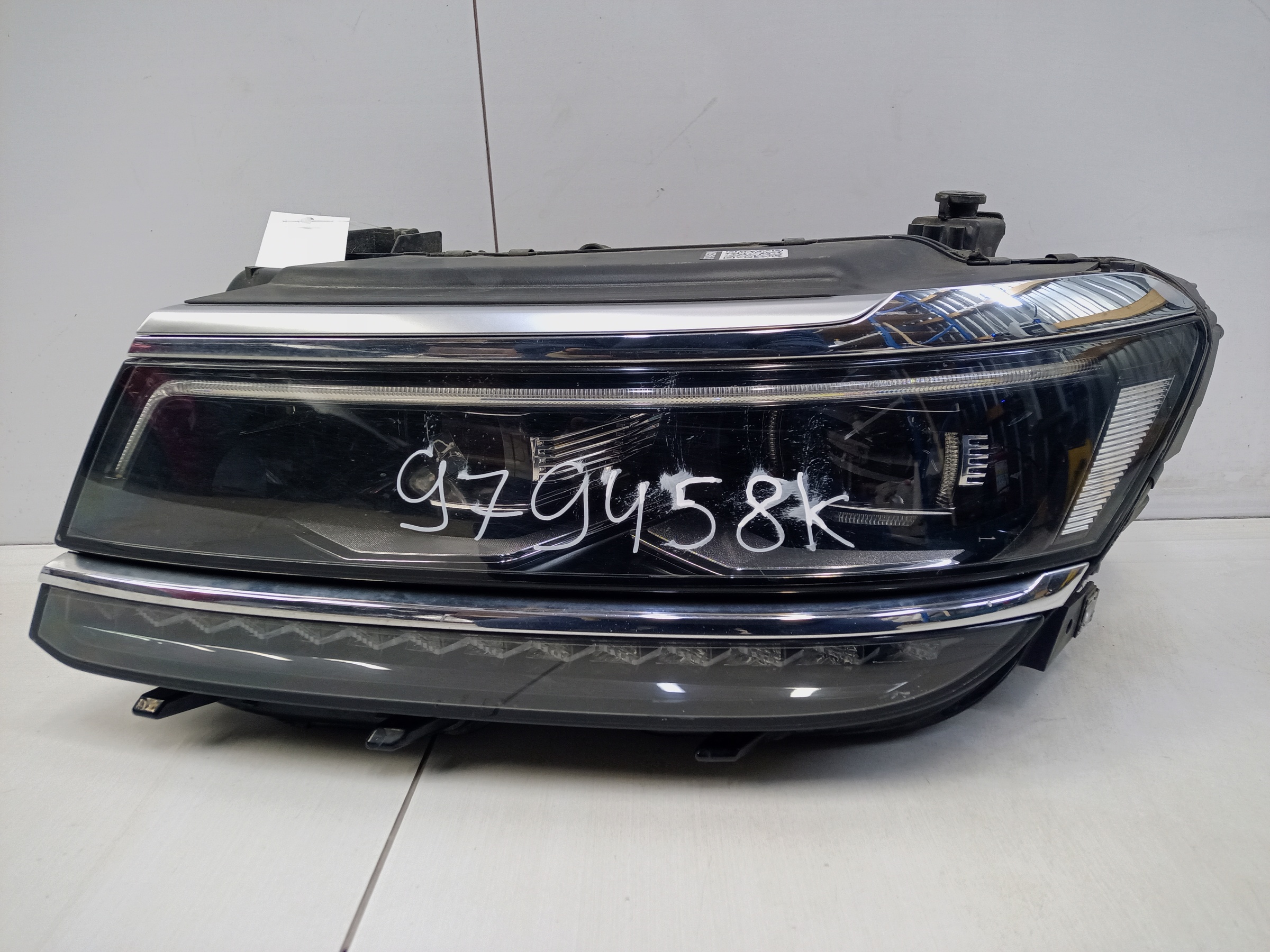 Фара передняя левая Volkswagen Tiguan 2 LED