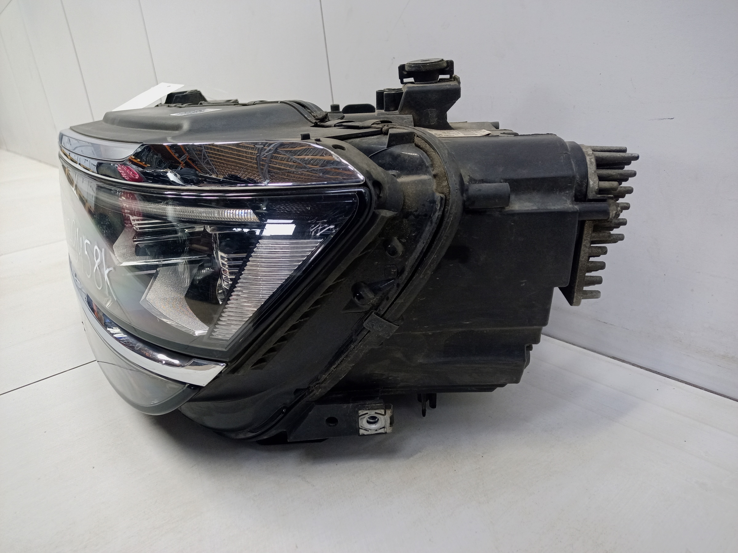 Фара передняя левая Volkswagen Tiguan 2 LED