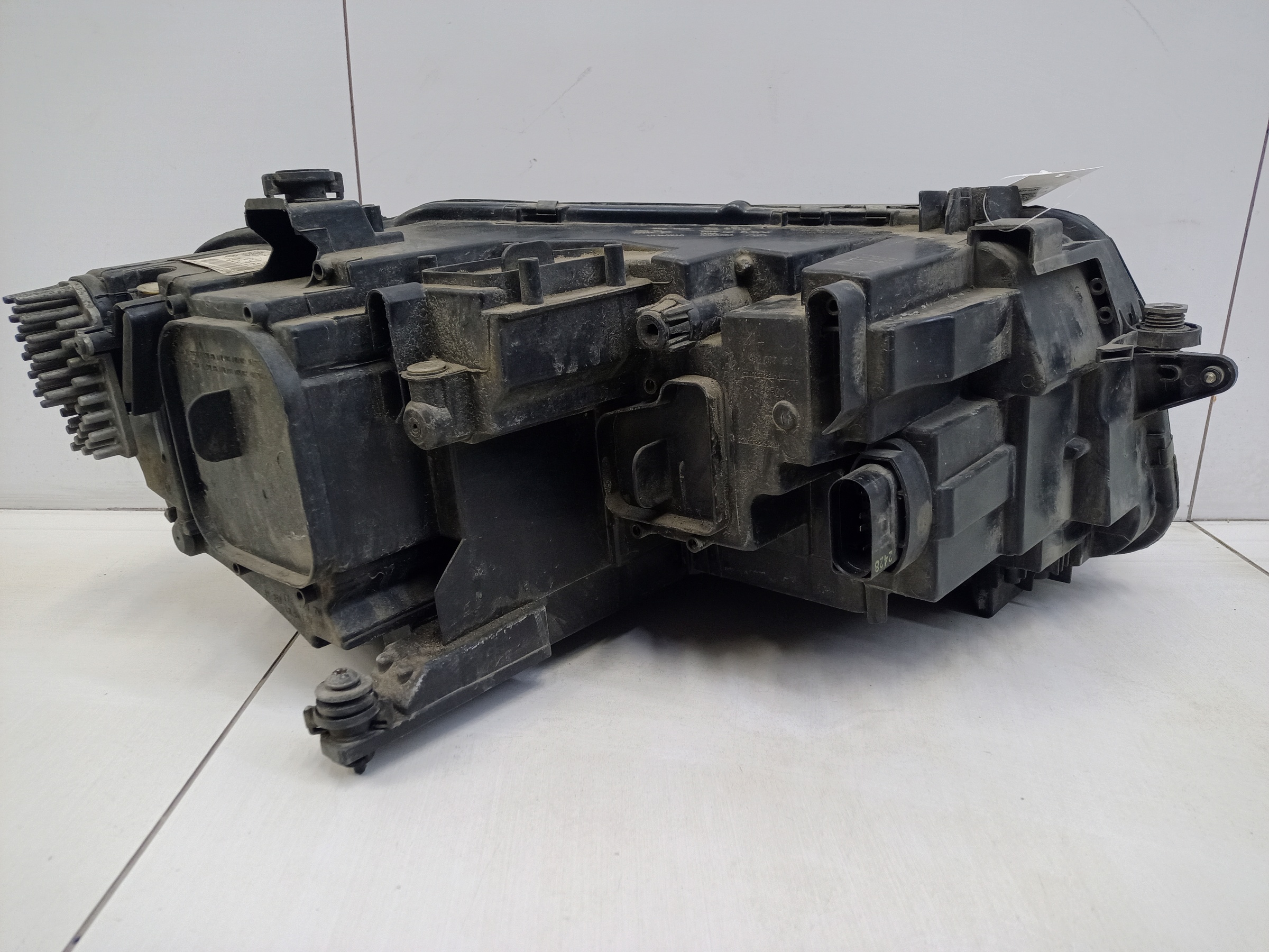 Фара передняя левая Volkswagen Tiguan 2 LED