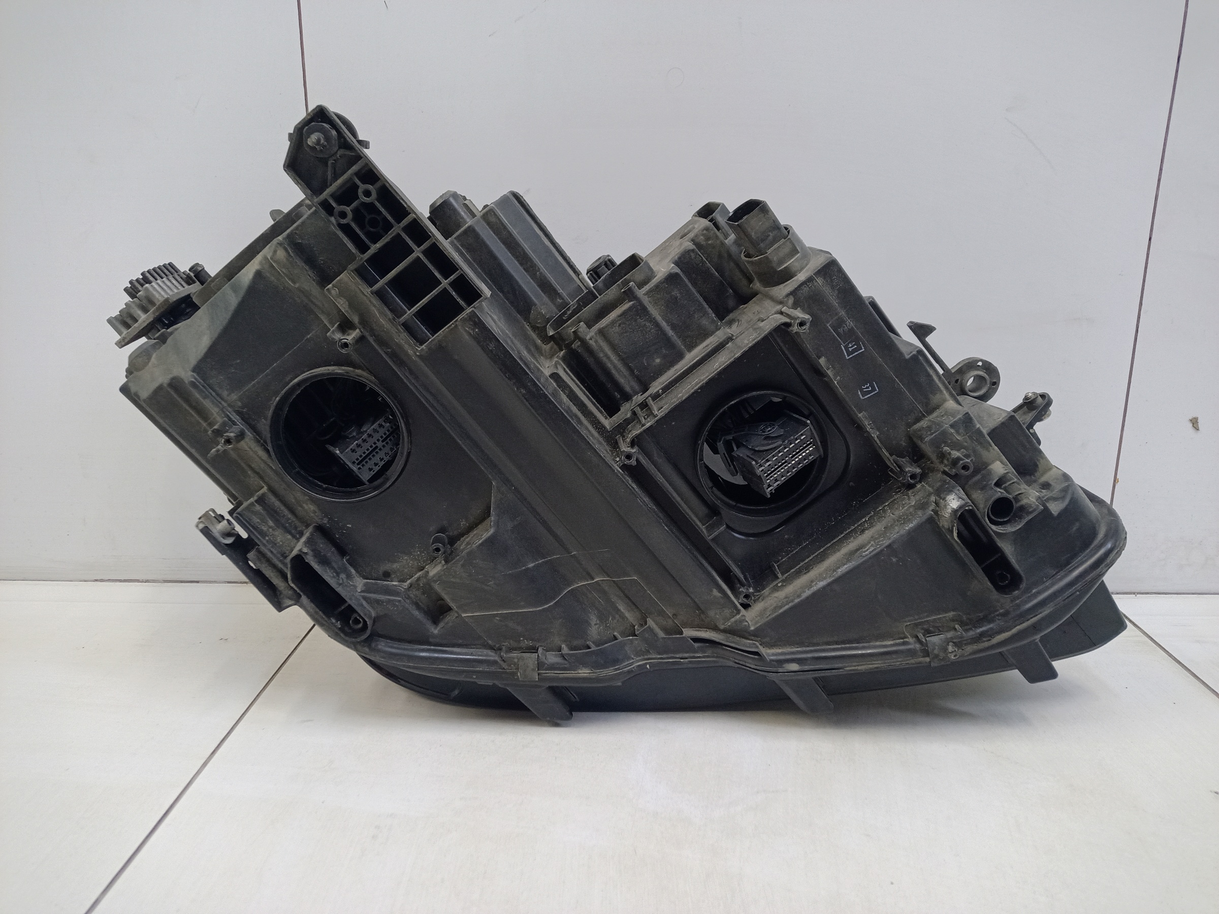 Фара передняя левая Volkswagen Tiguan 2 LED