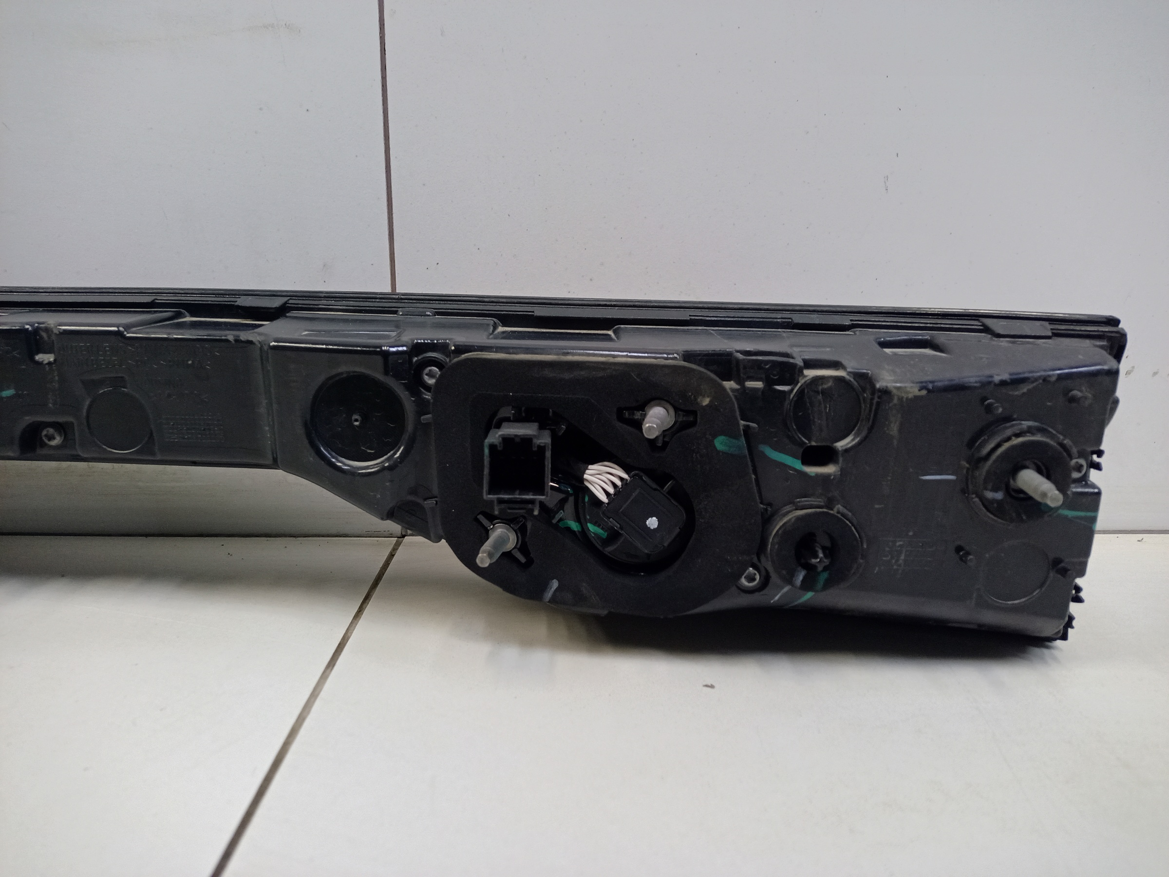 Фонарь крышки багажника Geely Monjaro LED