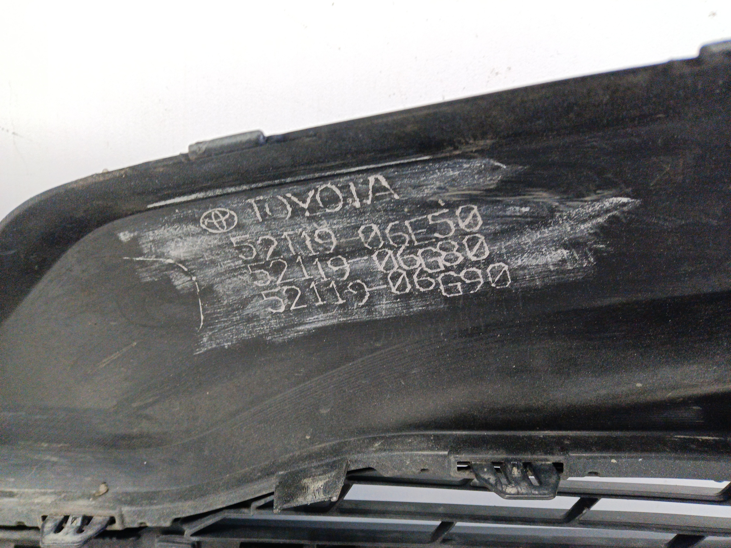 Бампер передний Toyota Camry V70