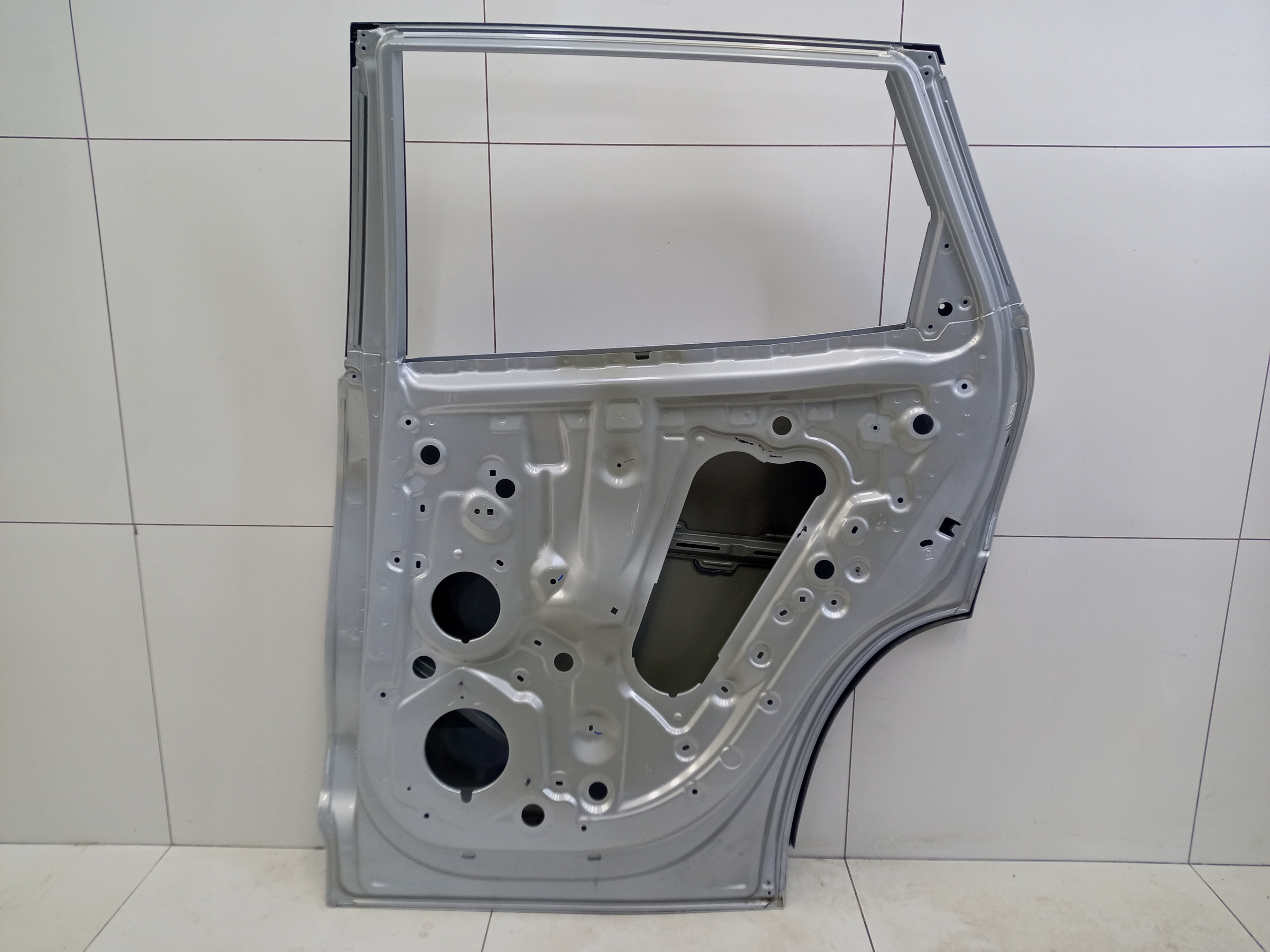 Дверь задняя правая Geely Atlas 2