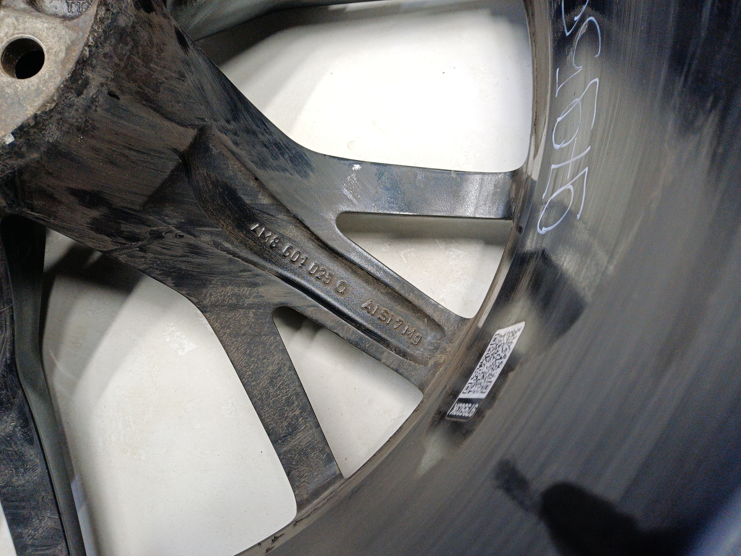 Диск колеса литой Audi Q8 R22