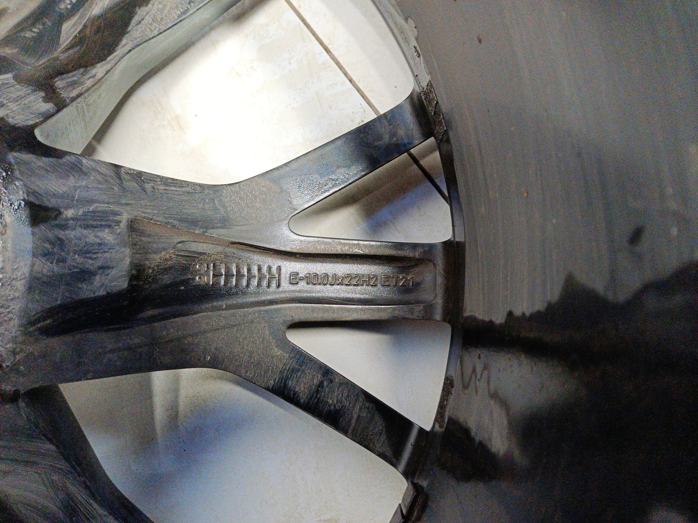 Диск колеса литой Audi Q8 R22