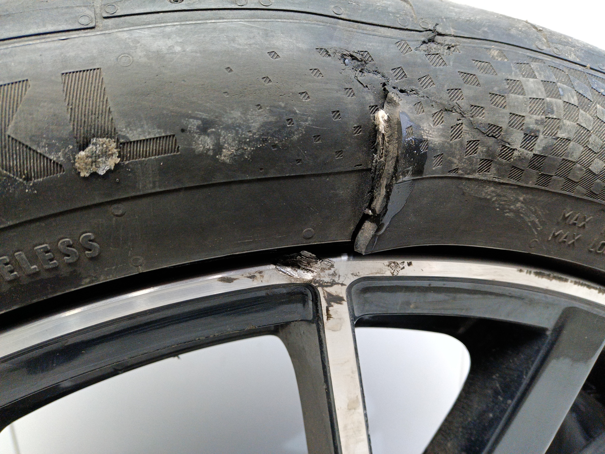 Диск колеса литой Audi Q8 R22