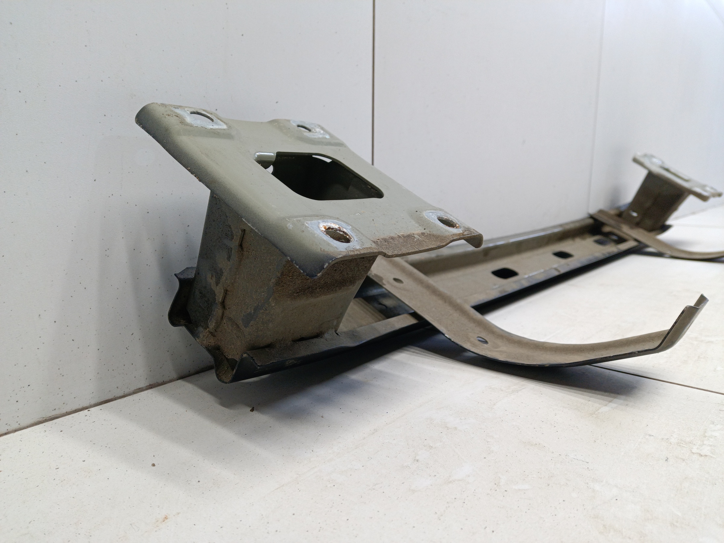 Усилитель заднего бампера Haval Jolion