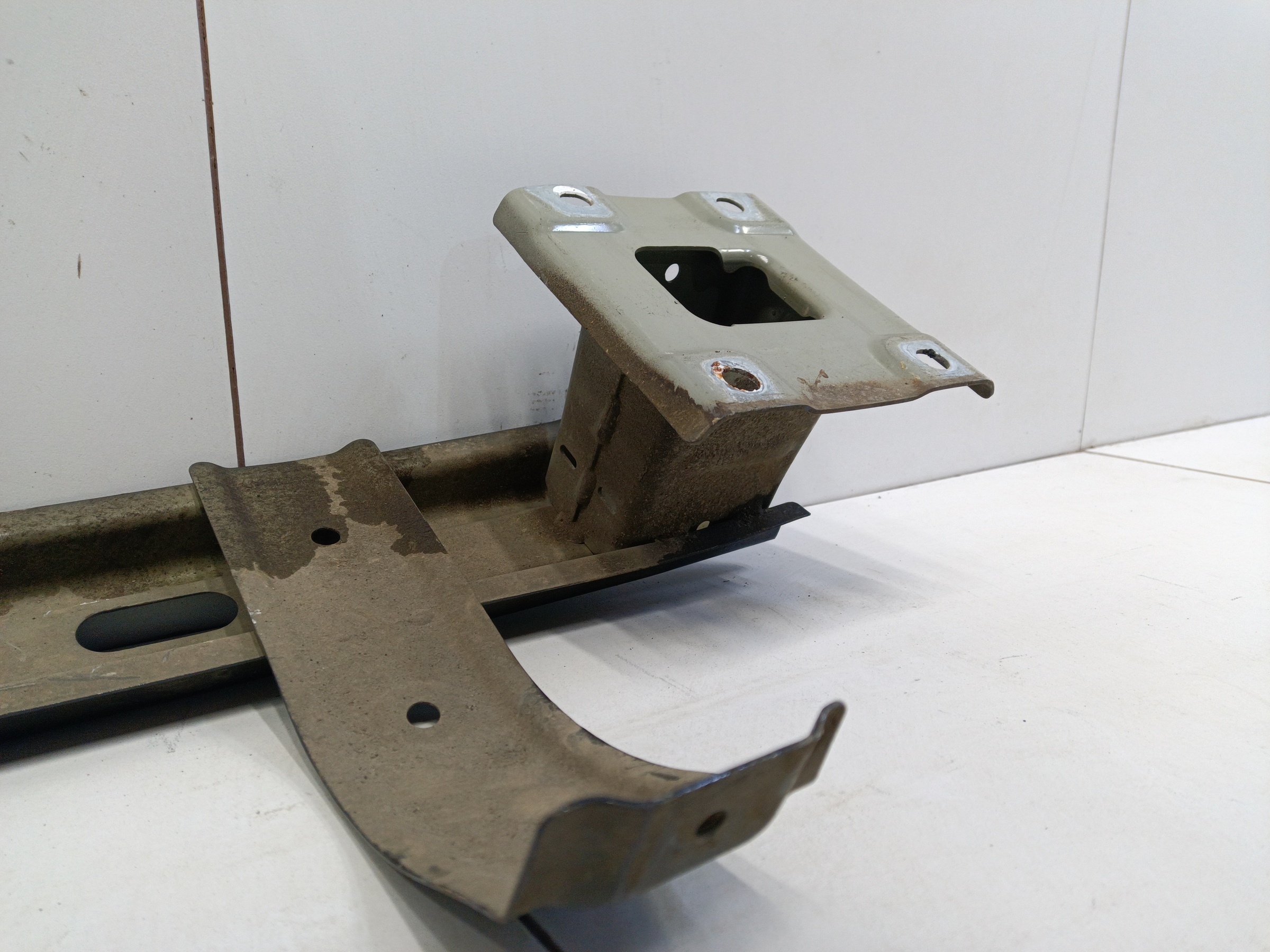 Усилитель заднего бампера Haval Jolion