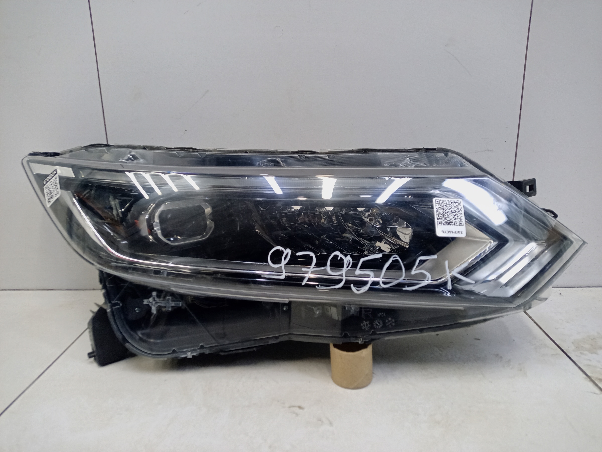 Фара передняя правая Nissan Qashqai 2 Restail LED