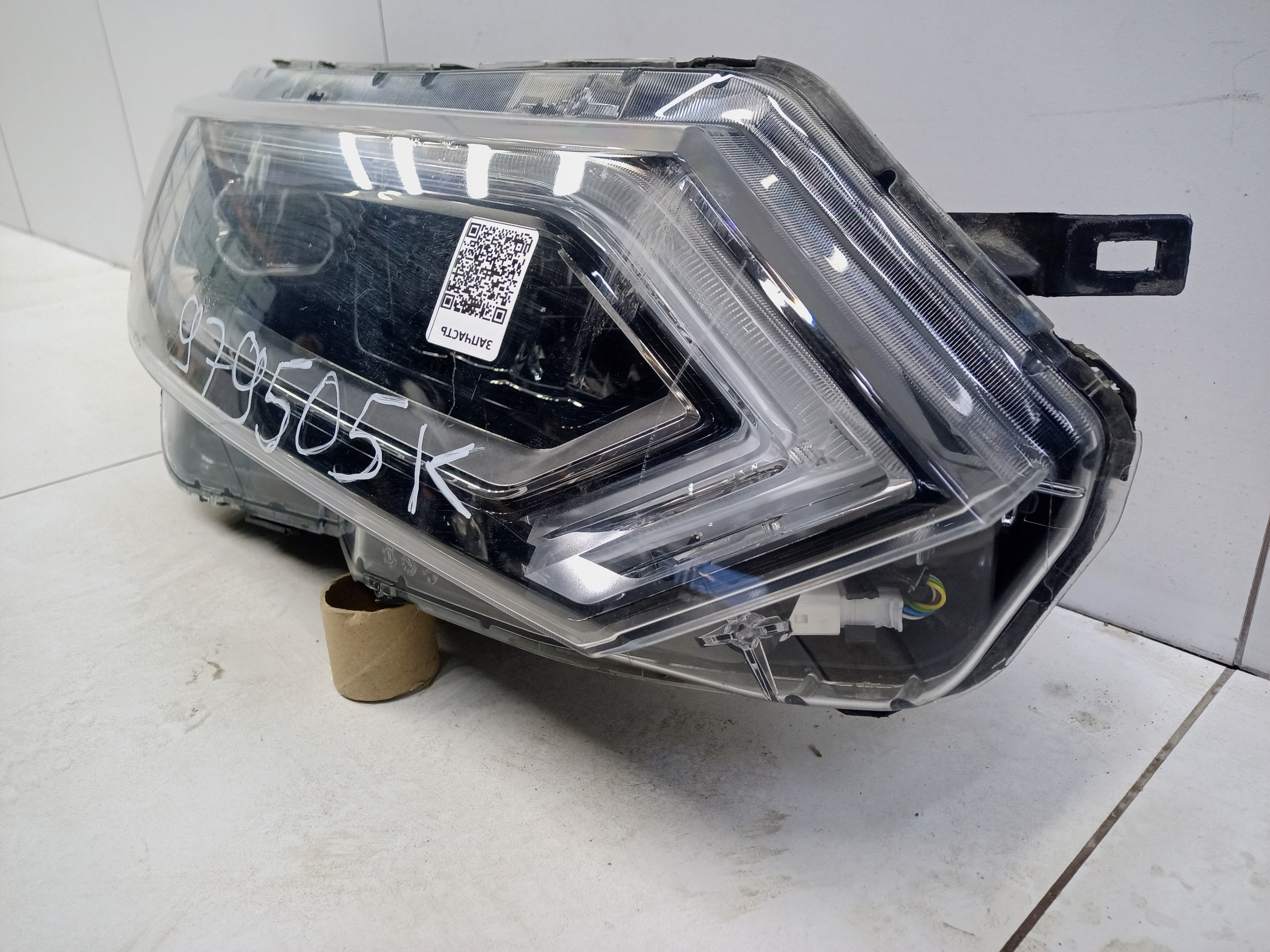 Фара передняя правая Nissan Qashqai 2 Restail LED