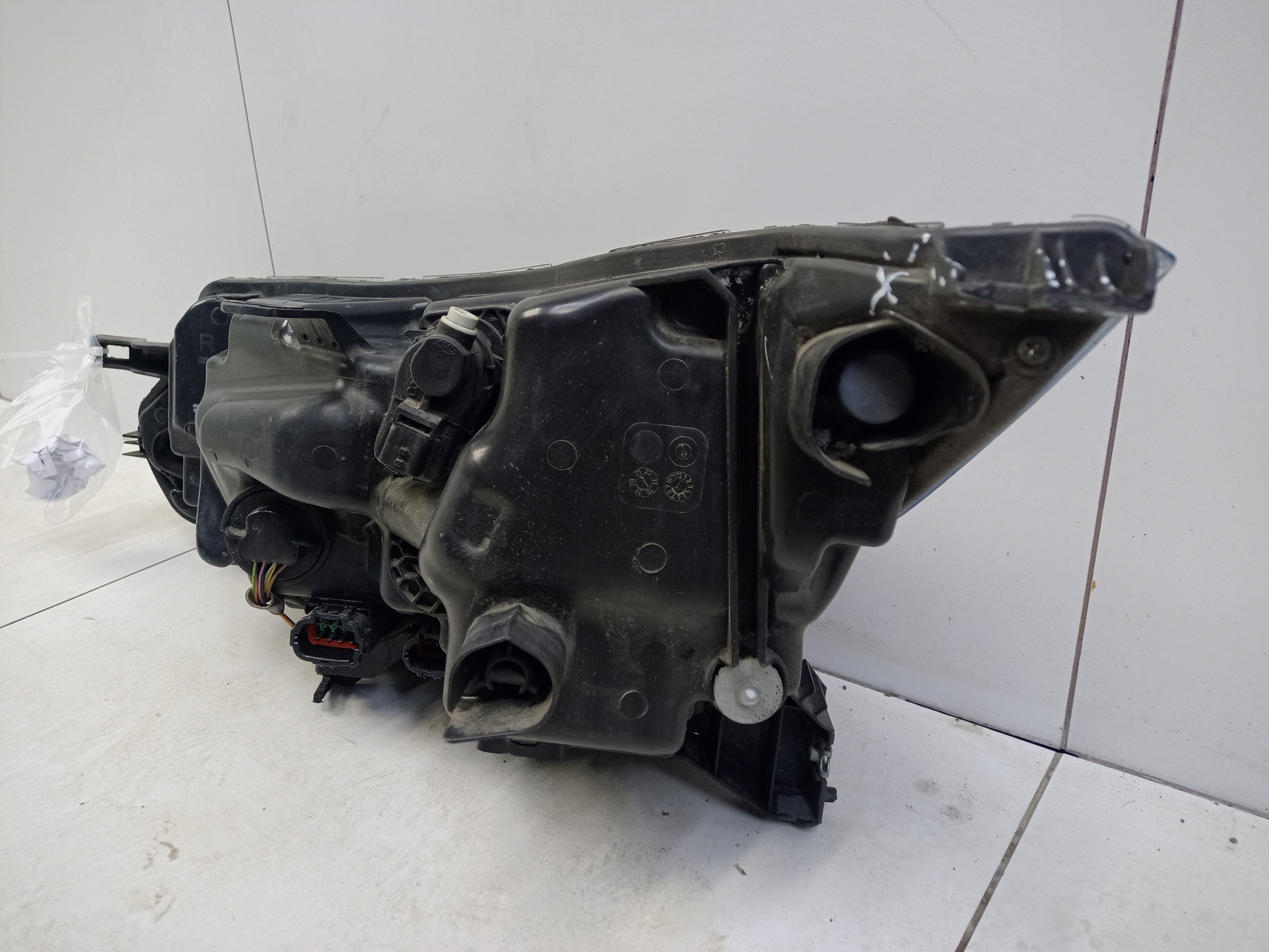 Фара передняя правая Nissan Qashqai 2 Restail LED