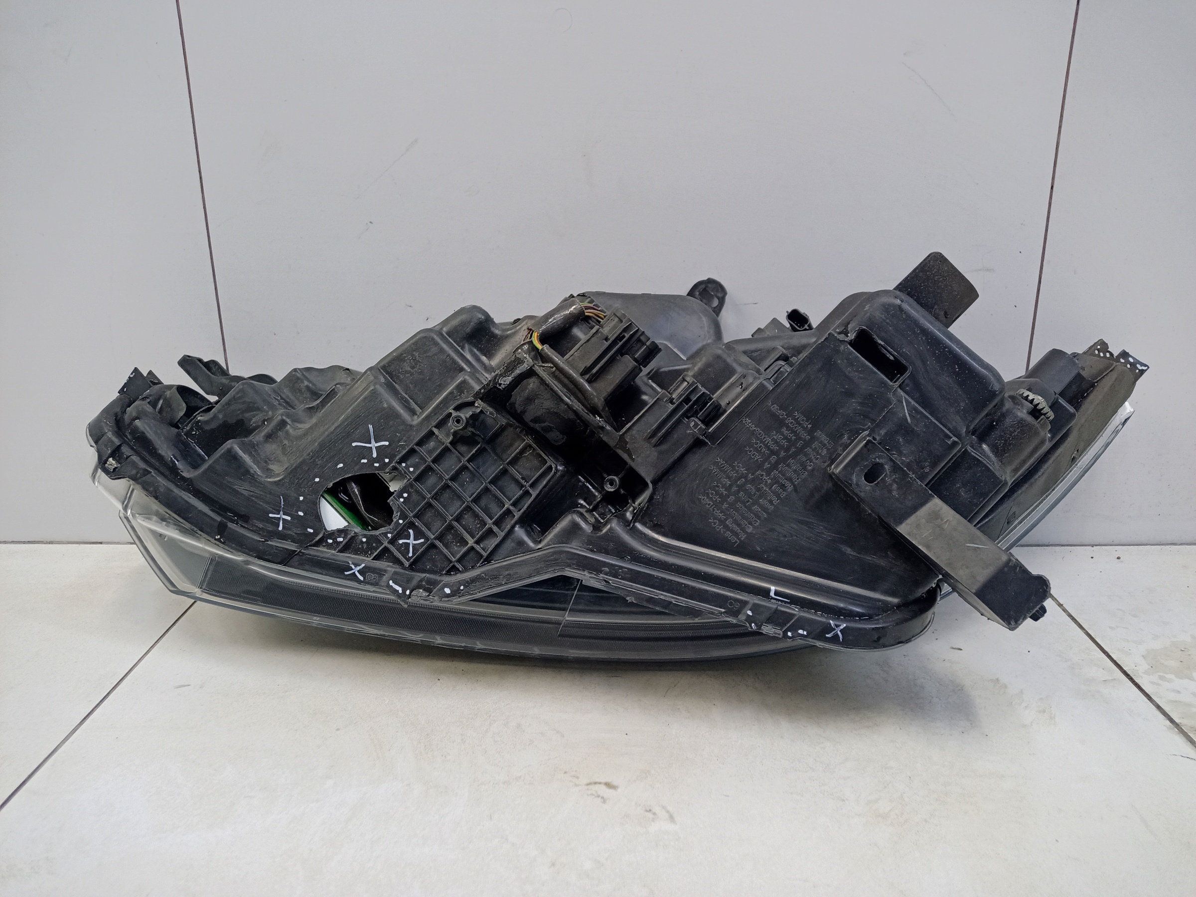 Фара передняя правая Nissan Qashqai 2 Restail LED