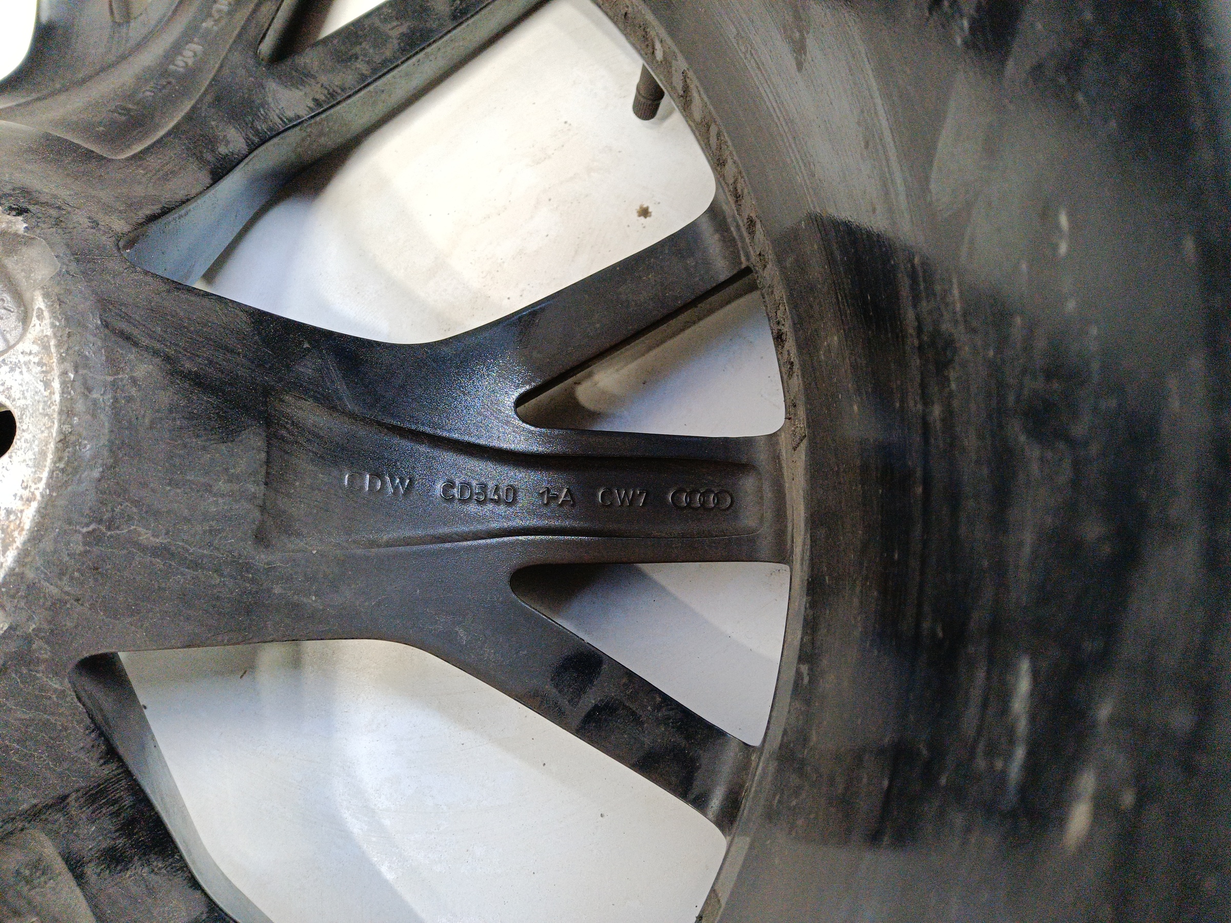 Диск колеса литой Audi Q8 R22