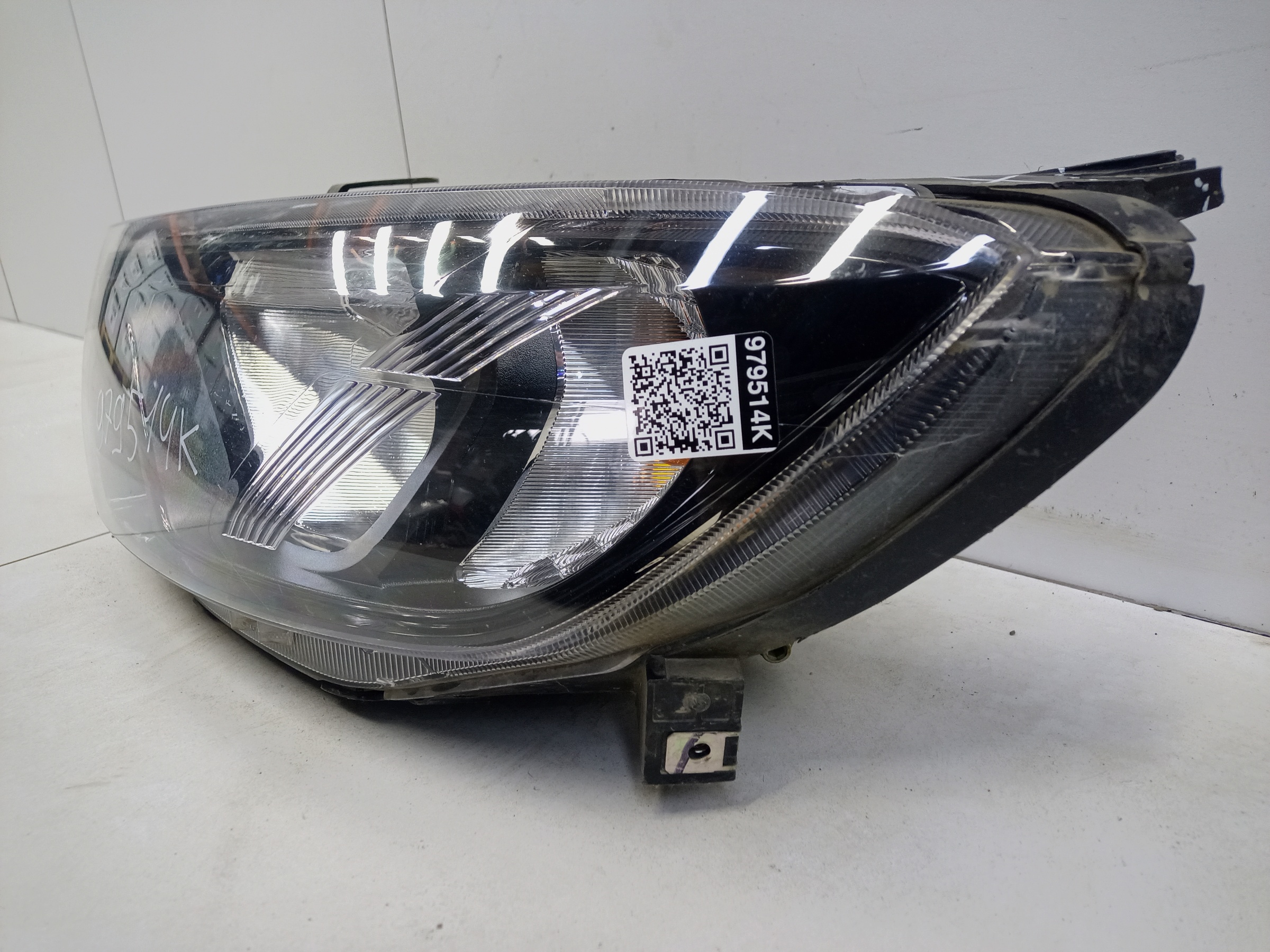 Фара передняя левая Lada Granta 1 Restail галоген с корректором