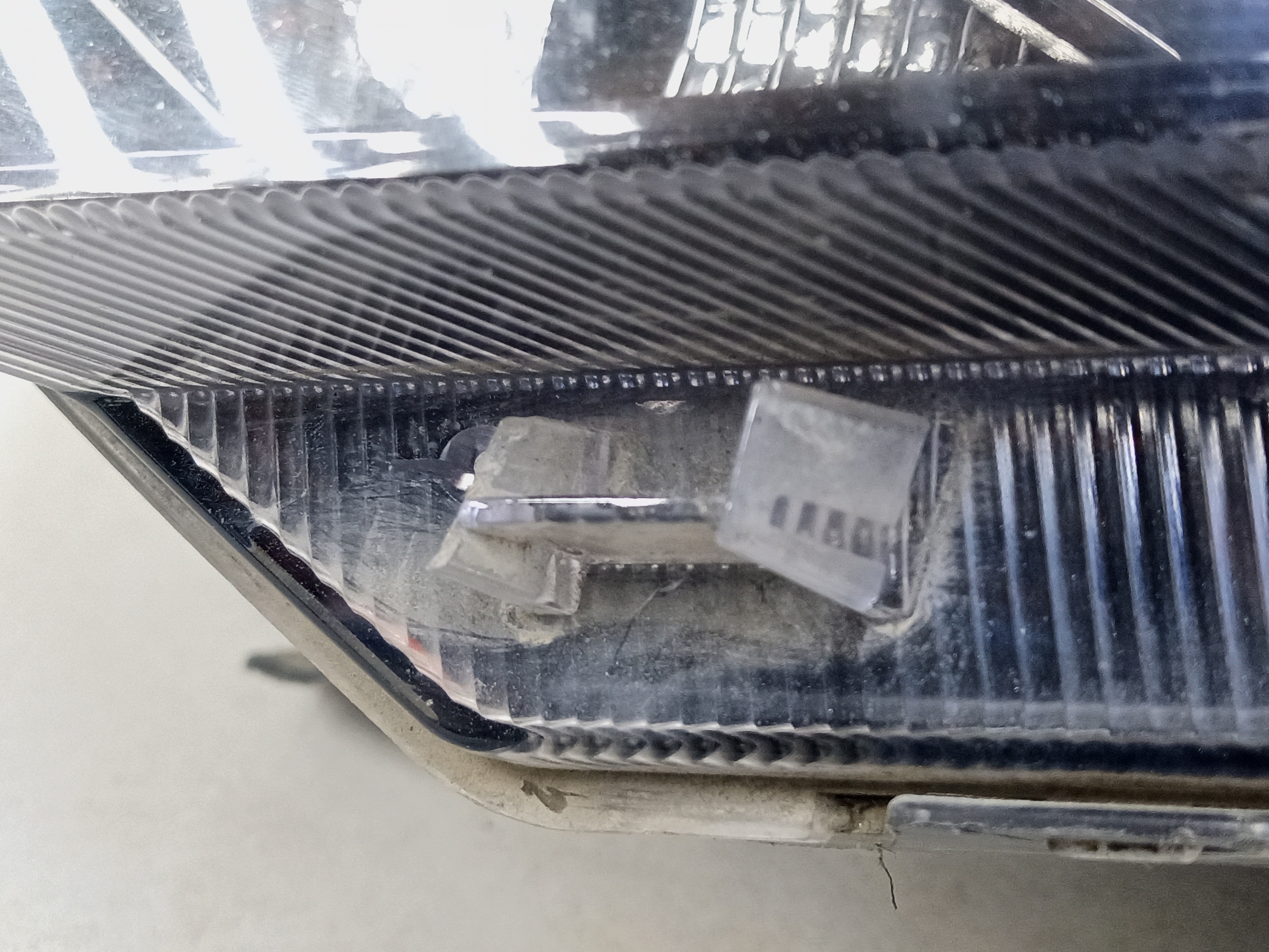 Фара передняя левая Lada Granta 1 Restail галоген с корректором