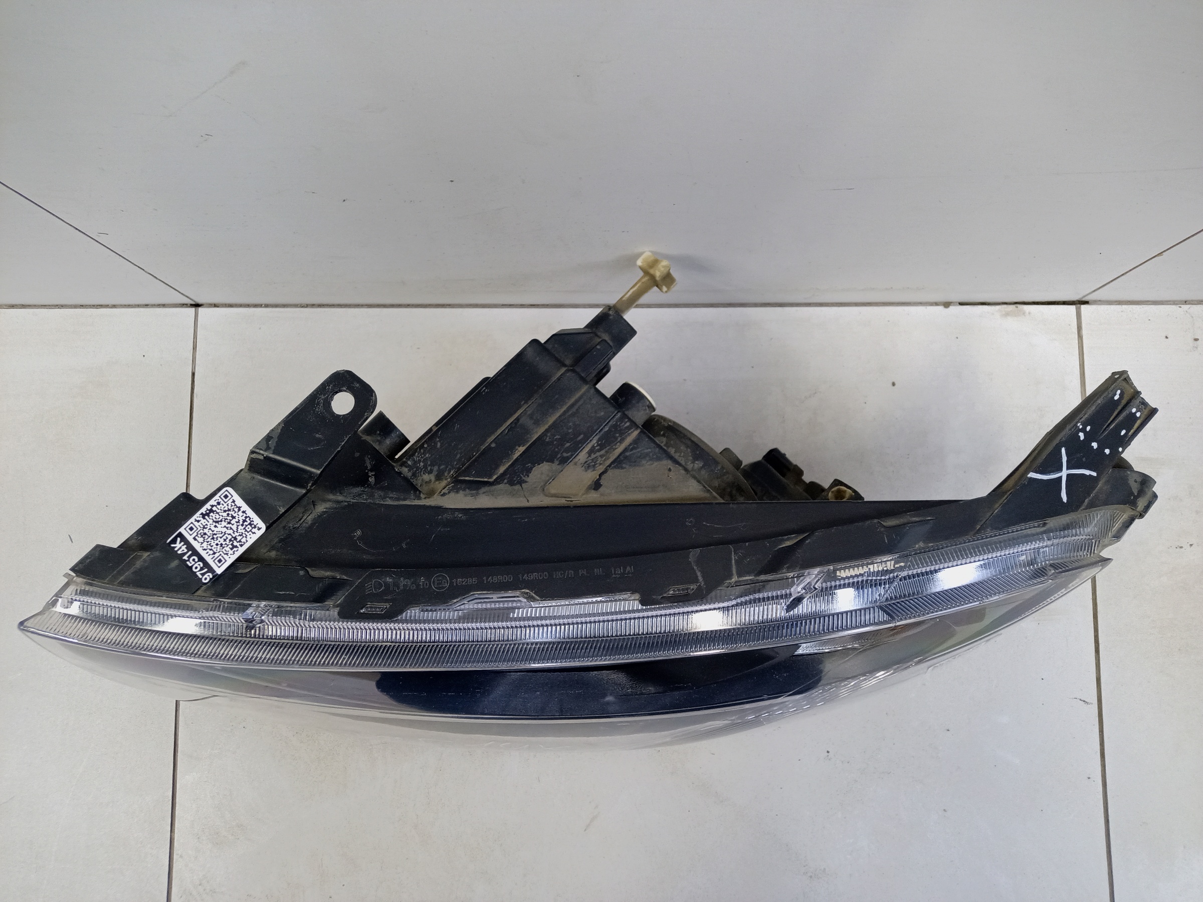 Фара передняя левая Lada Granta 1 Restail галоген с корректором