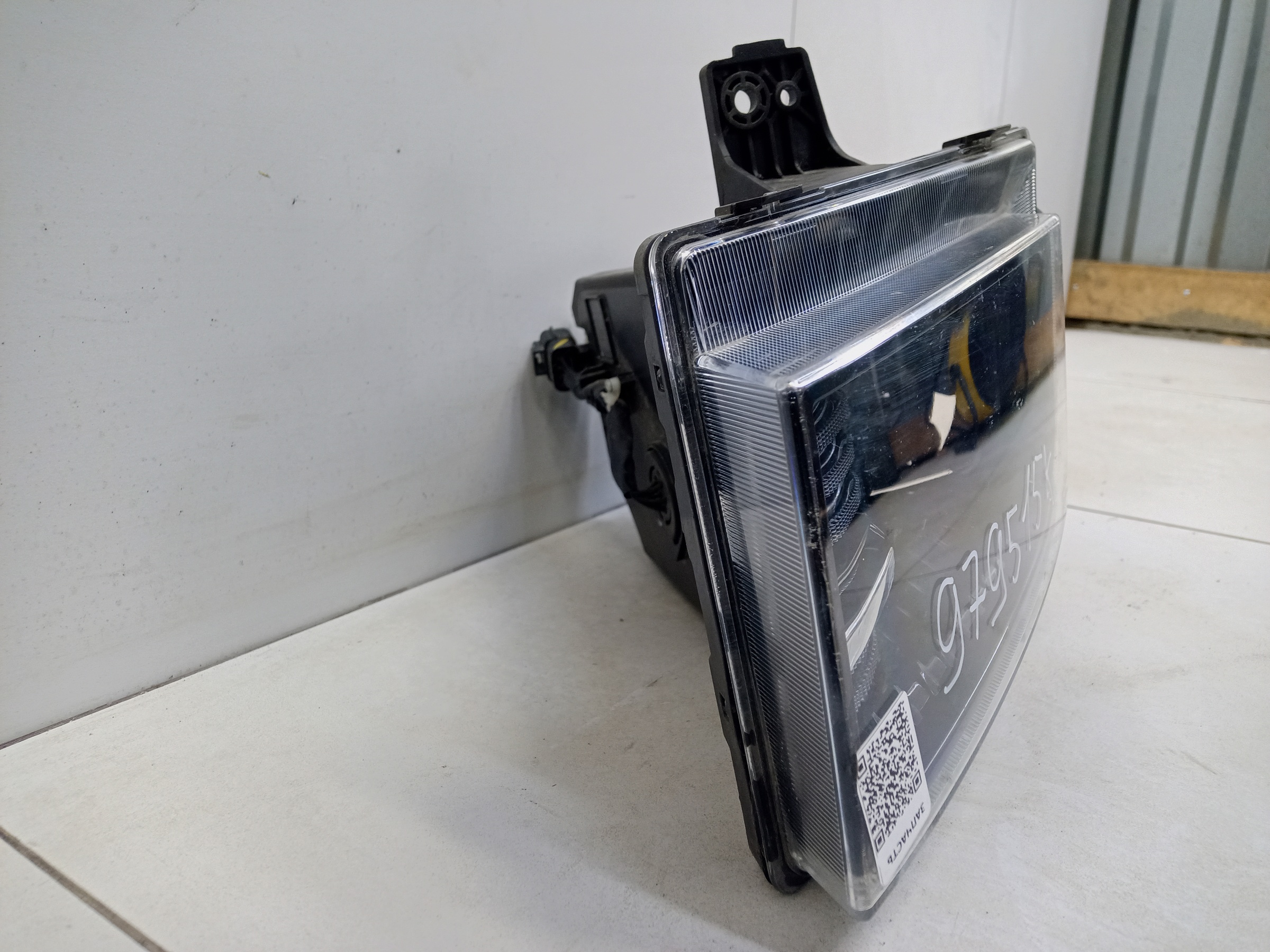 Фара передняя левая Москвич 3 галоген линза