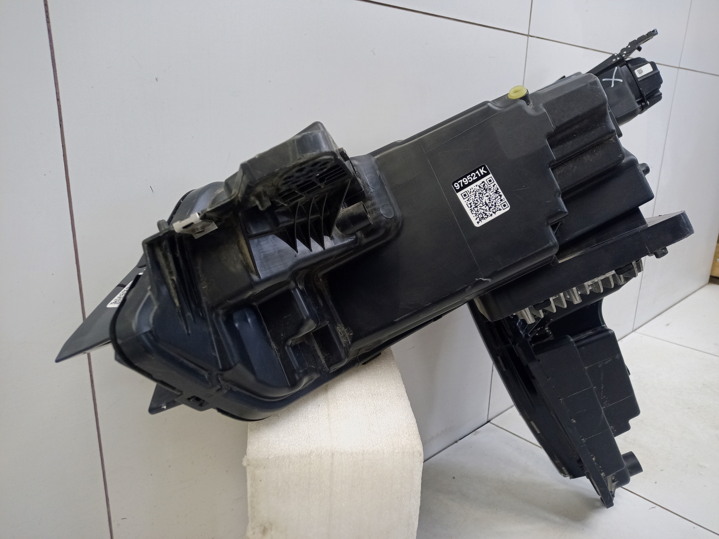 Фара передняя правая Geely Atlas 2 LED