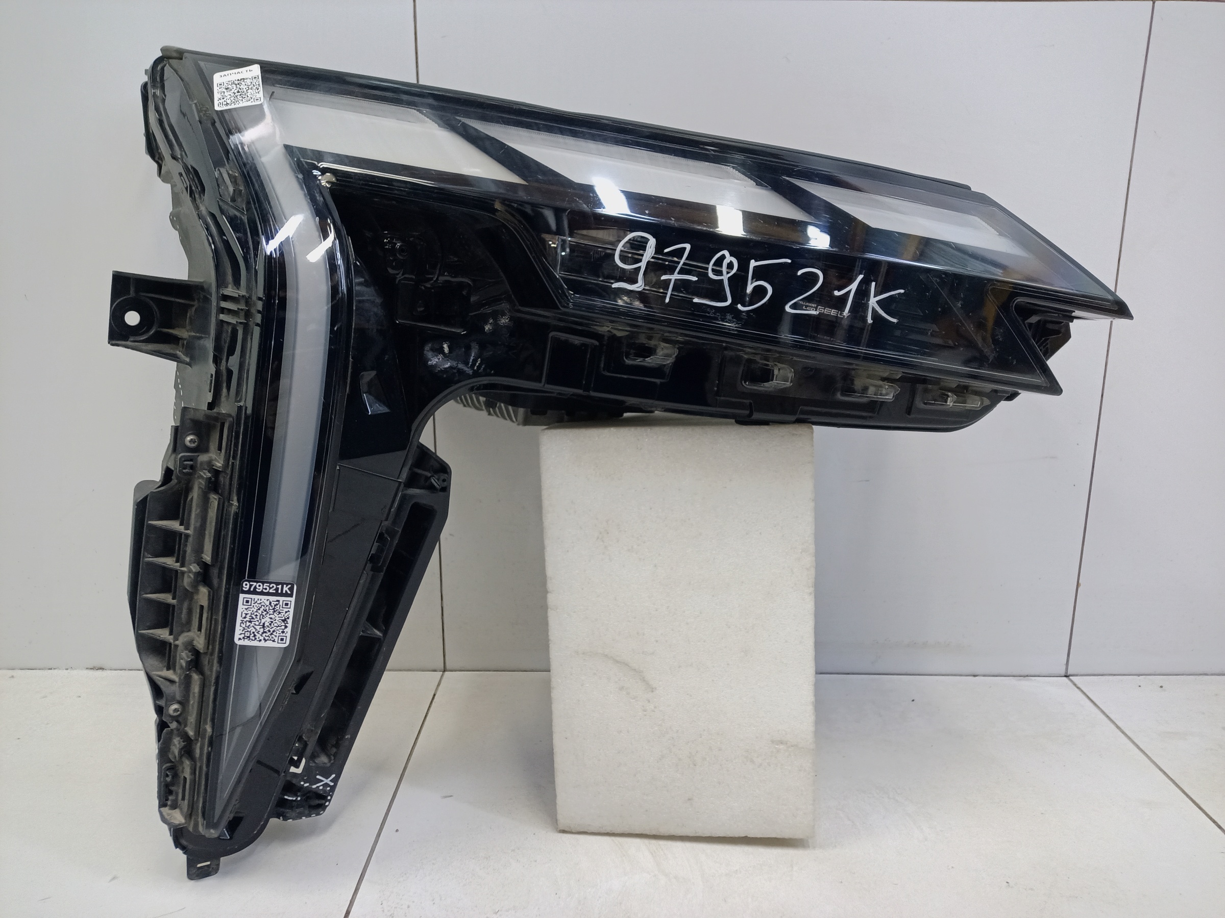 Фара передняя правая Geely Atlas 2 LED