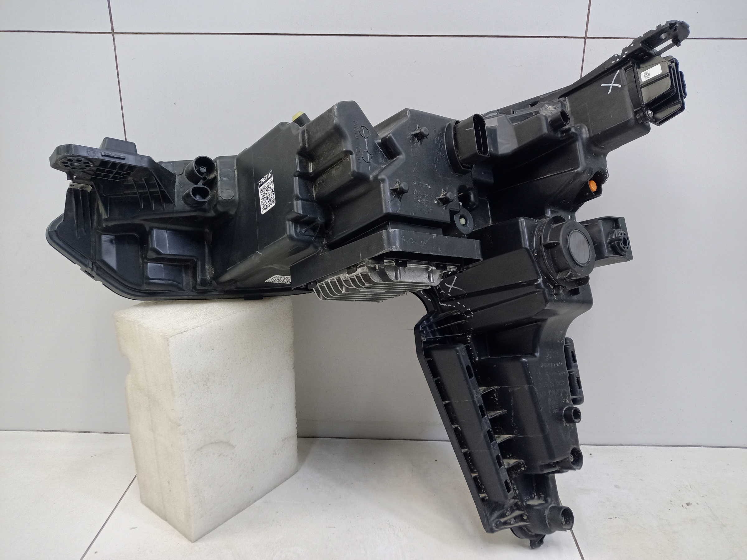 Фара передняя правая Geely Atlas 2 LED