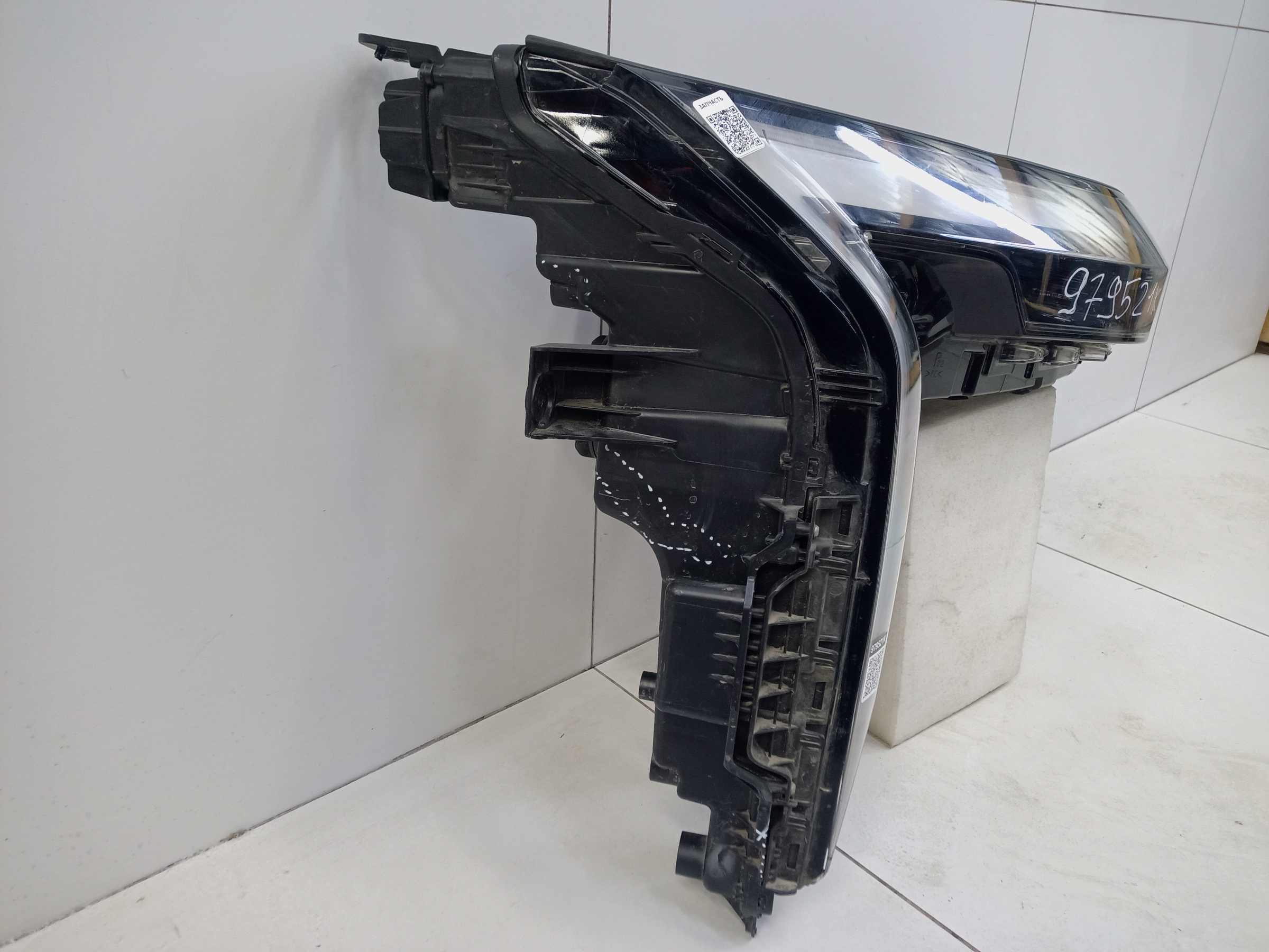 Фара передняя правая Geely Atlas 2 LED