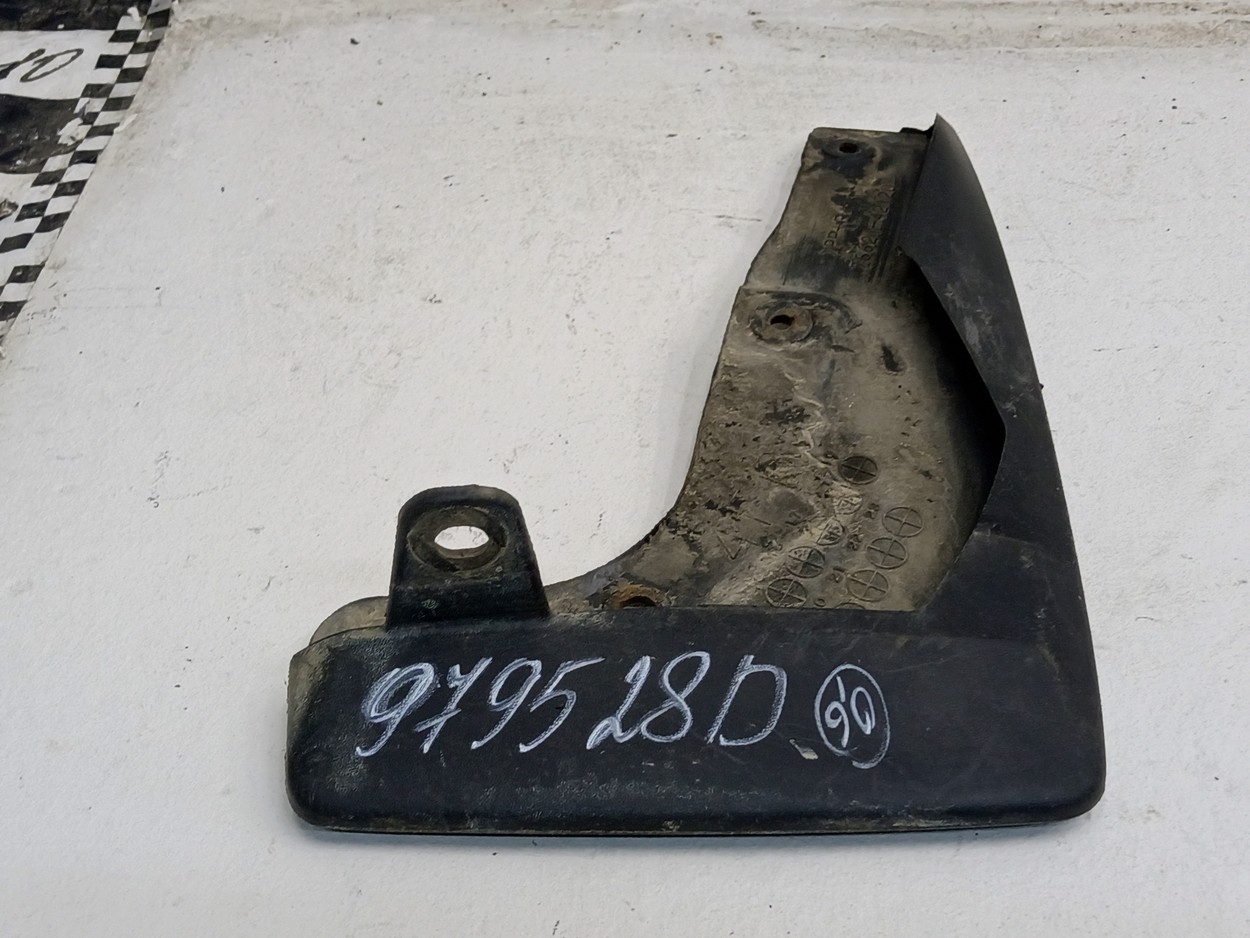Брызговик передний правый Toyota RAV4 CA40 Restail