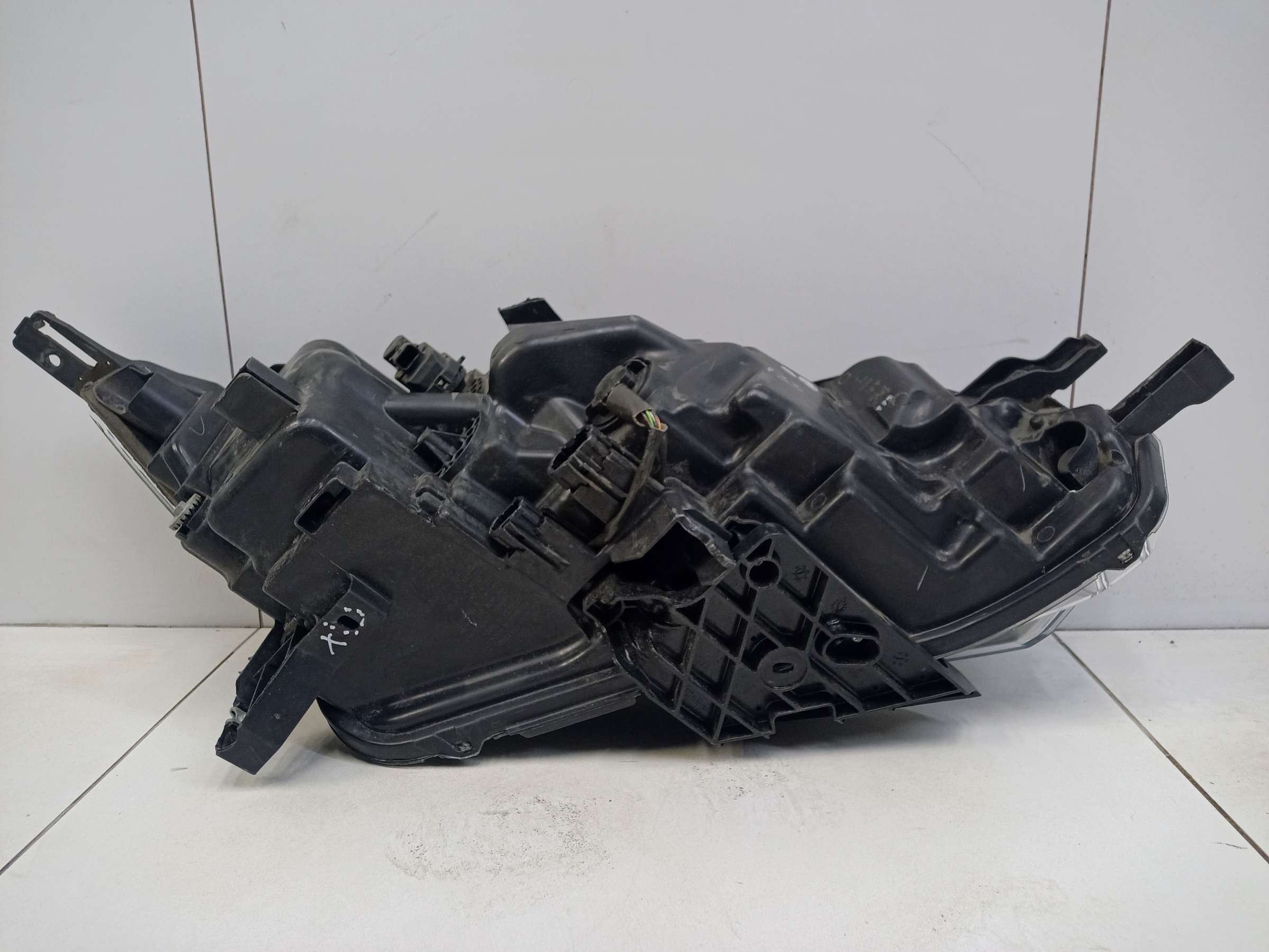 Фара передняя левая Nissan Qashqai 2 Restail LED