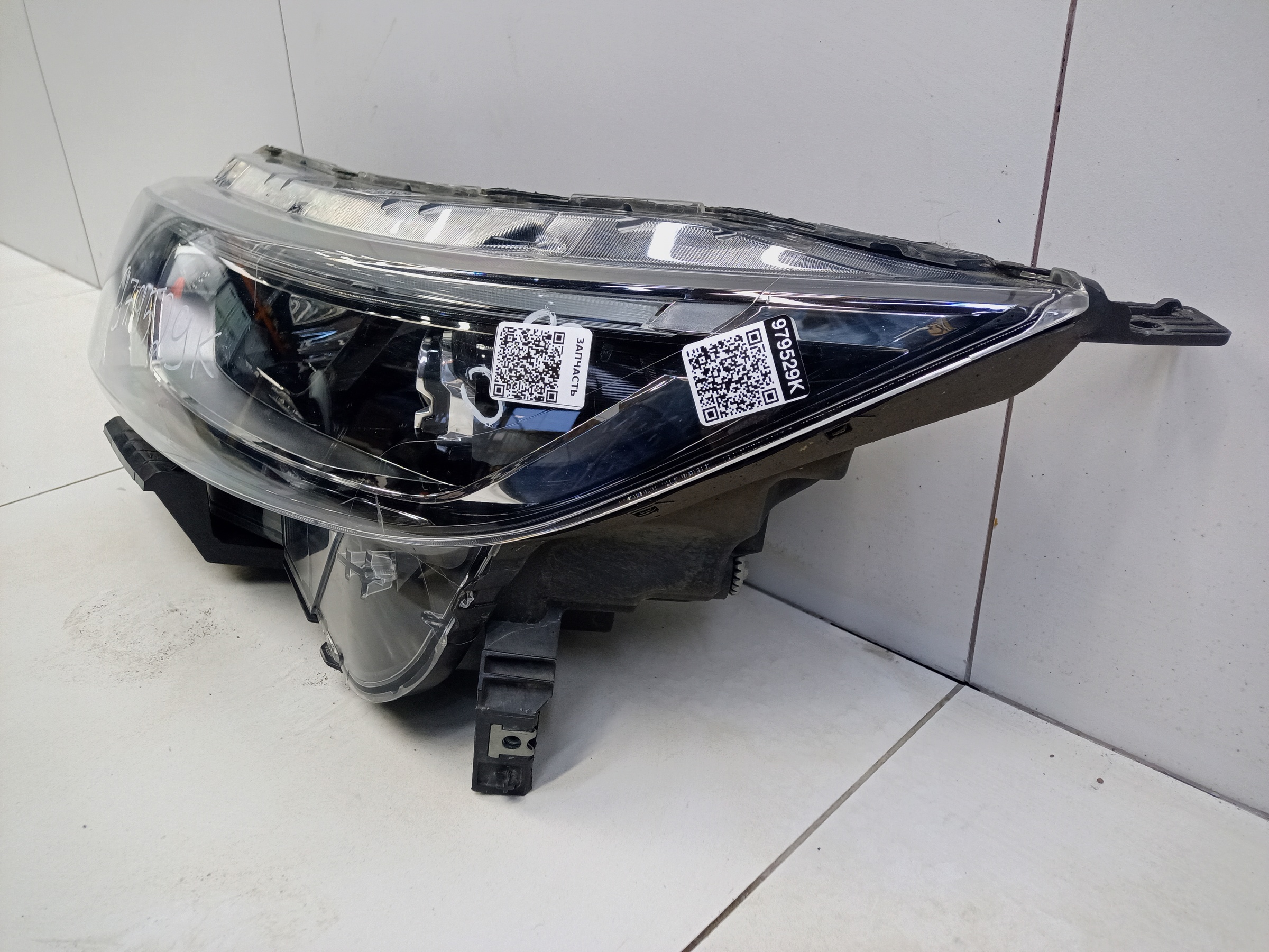 Фара передняя левая Nissan Qashqai 2 Restail LED