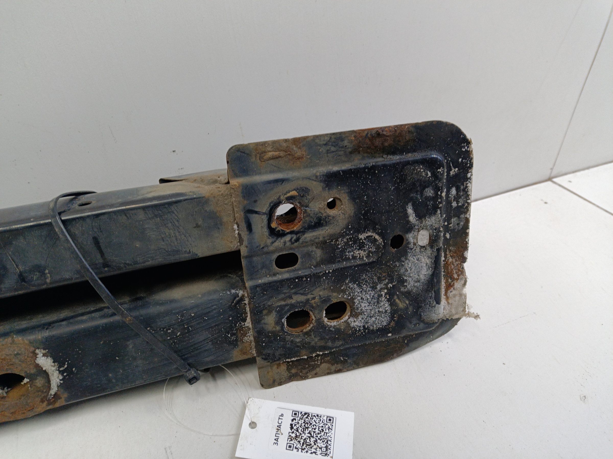 Усилитель переднего бампера Toyota Camry V40