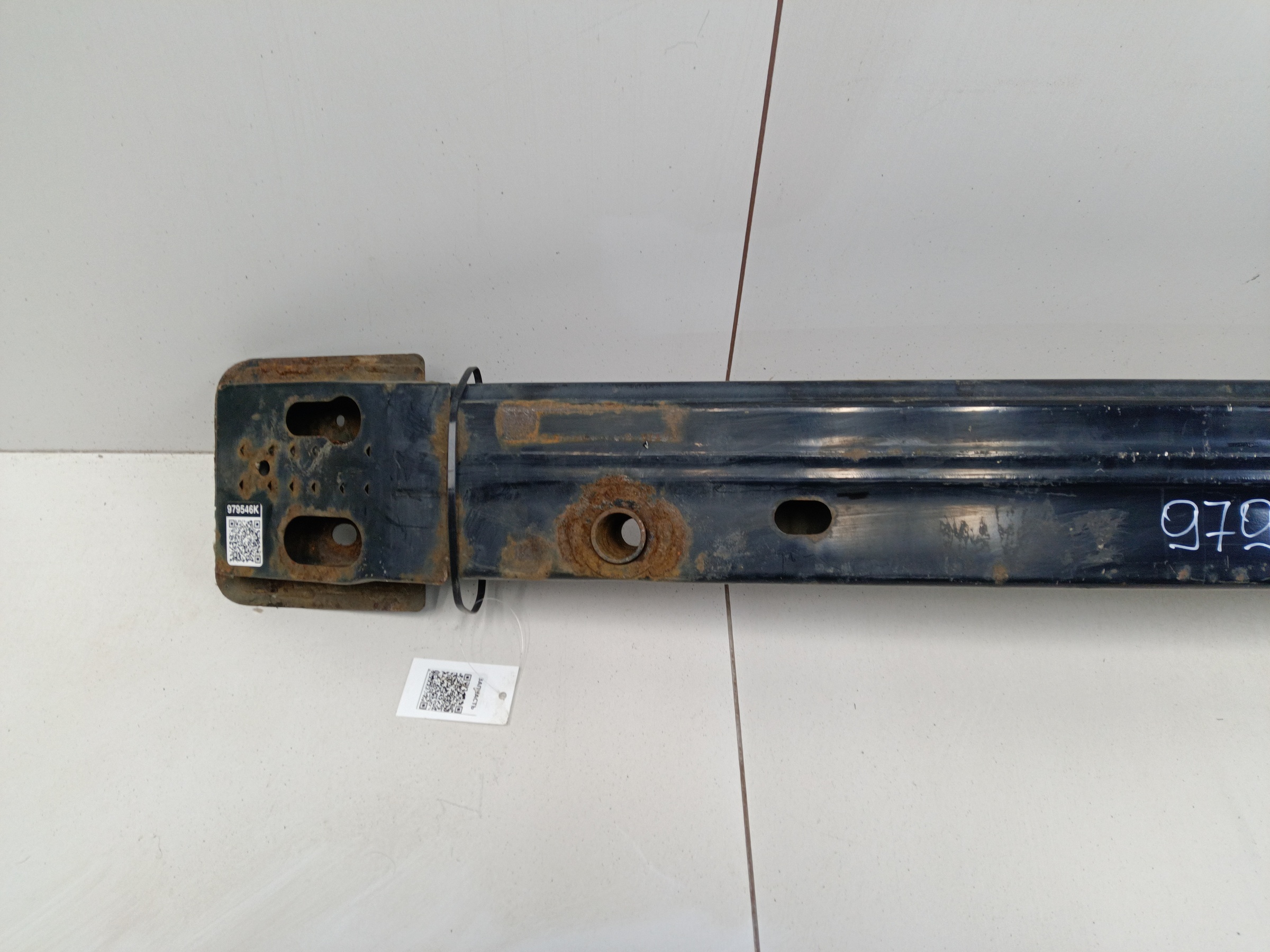 Усилитель переднего бампера Toyota Camry V40