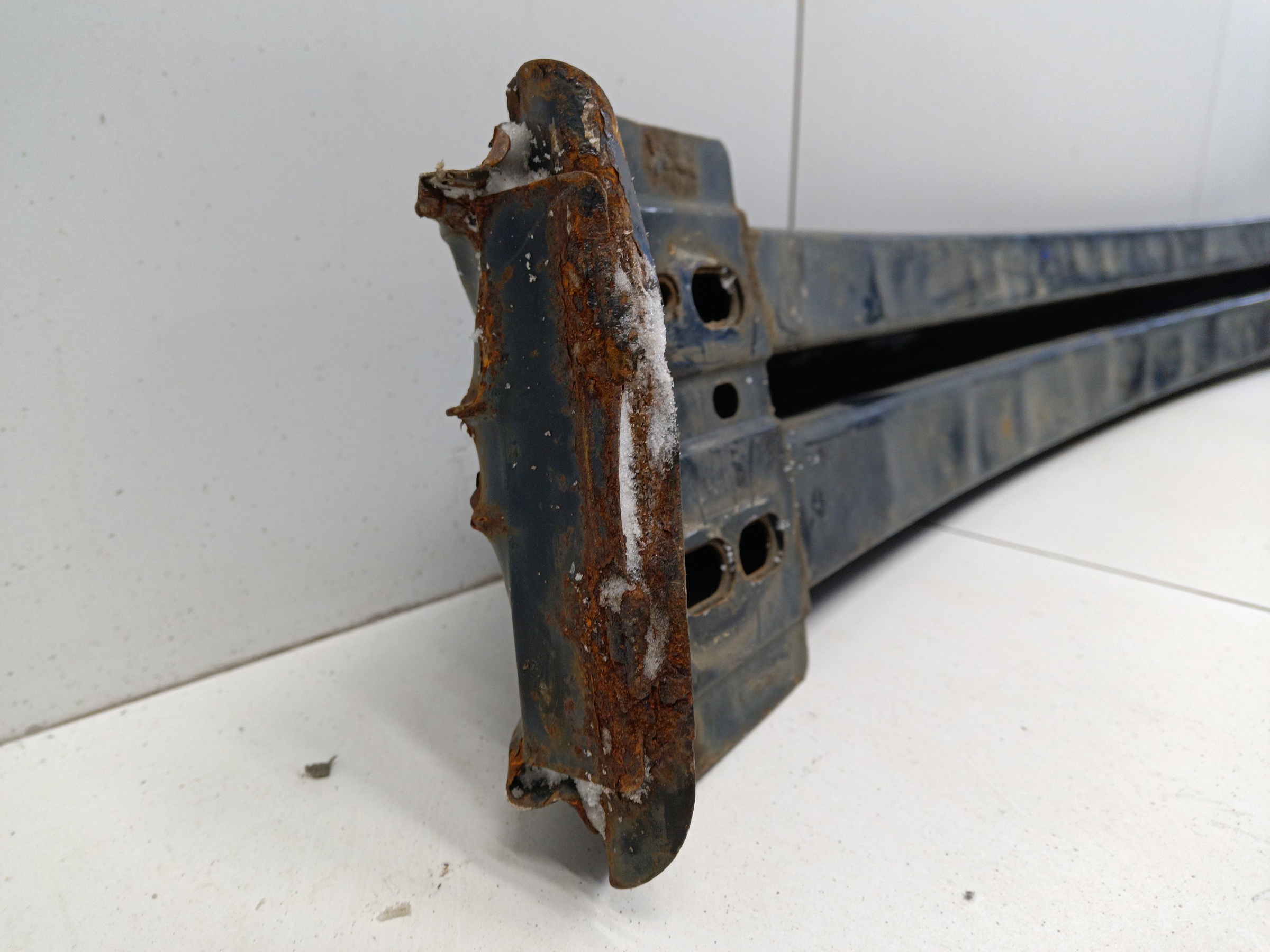 Усилитель переднего бампера Toyota Camry V40