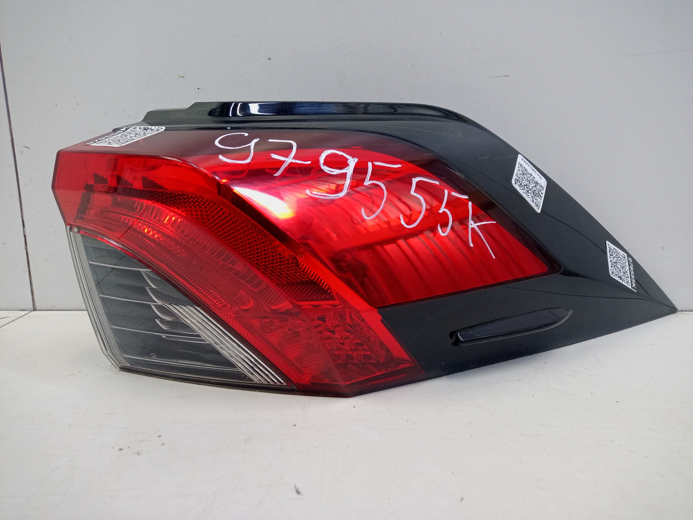 Фонарь задний правый наружный Toyota RAV4 XA50