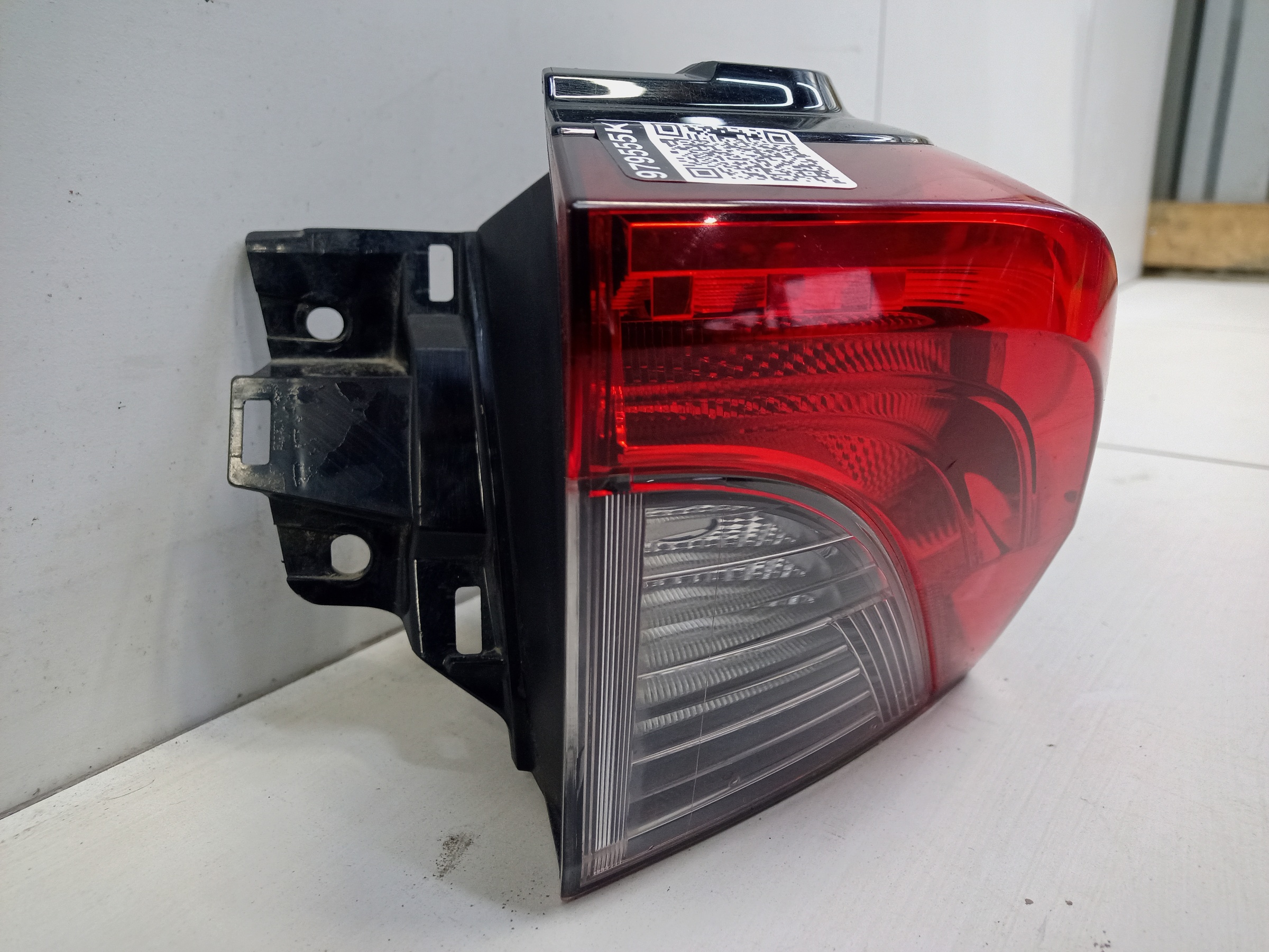 Фонарь задний правый наружный Toyota RAV4 XA50