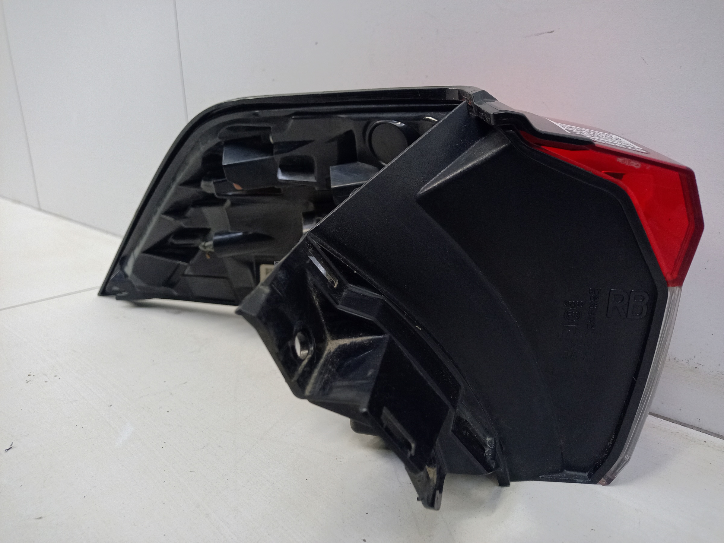 Фонарь задний правый наружный Toyota RAV4 XA50