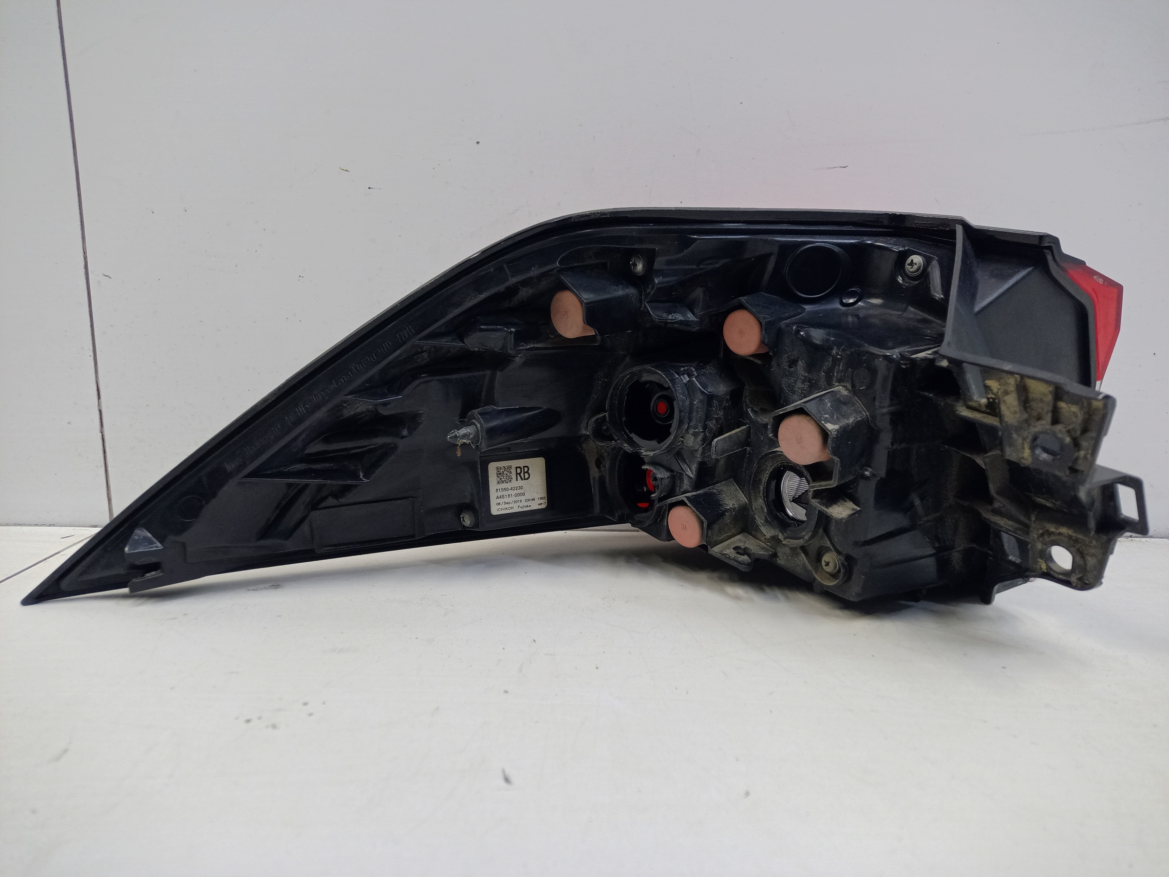 Фонарь задний правый наружный Toyota RAV4 XA50