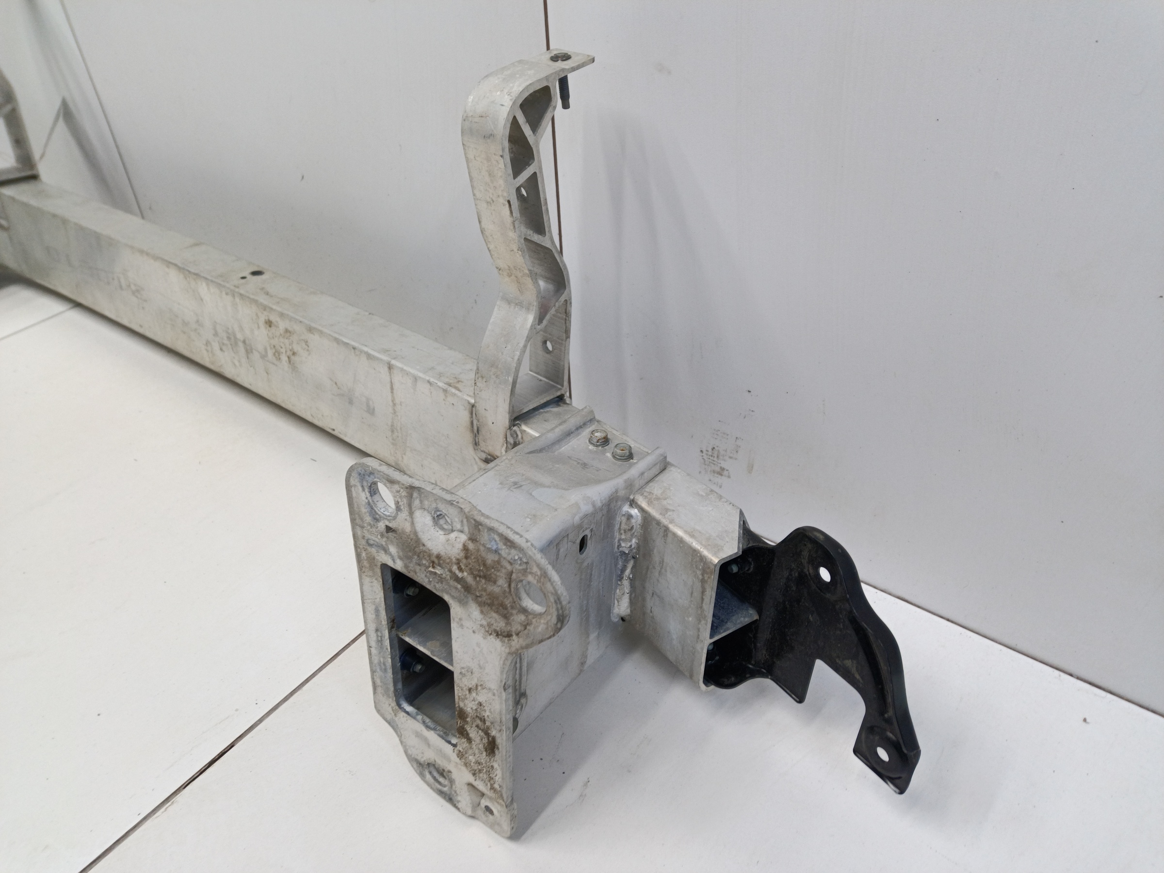 Усилитель переднего бампера Genesis G70 Restail