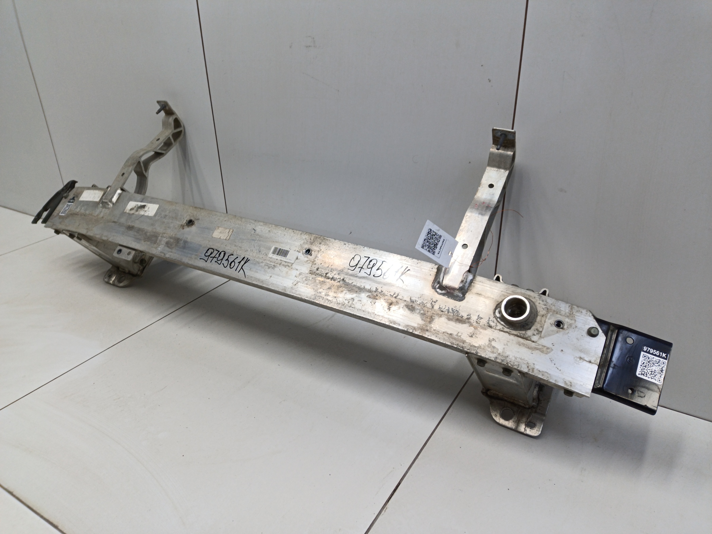 Усилитель переднего бампера Genesis G70 Restail