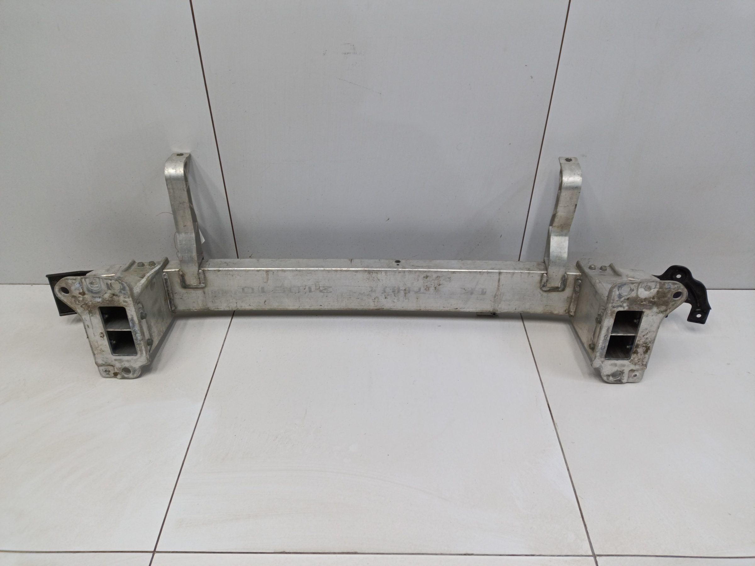 Усилитель переднего бампера Genesis G70 Restail