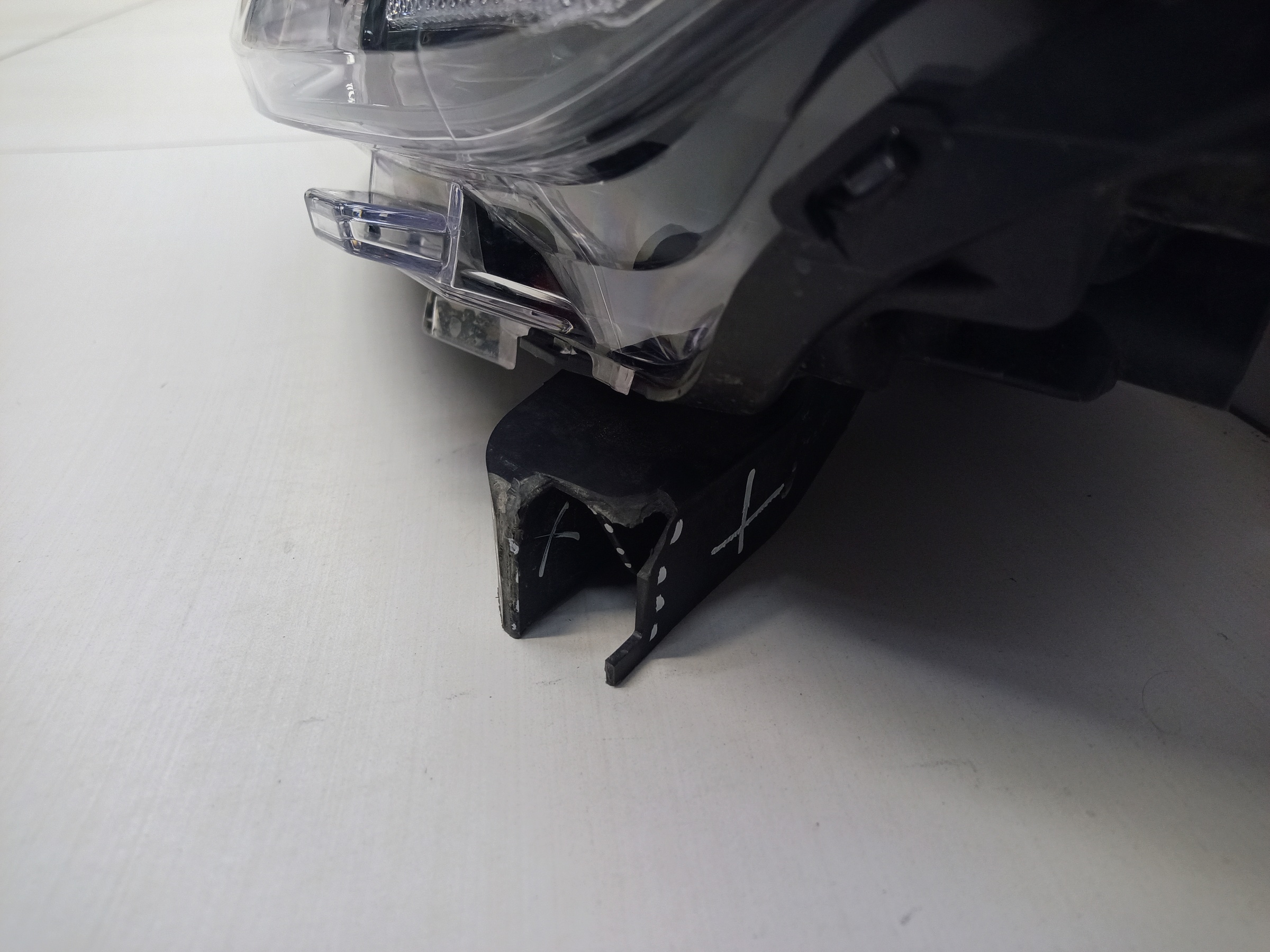 Фара передняя левая Mitsubishi Outlander 3 Restail 2 галоген