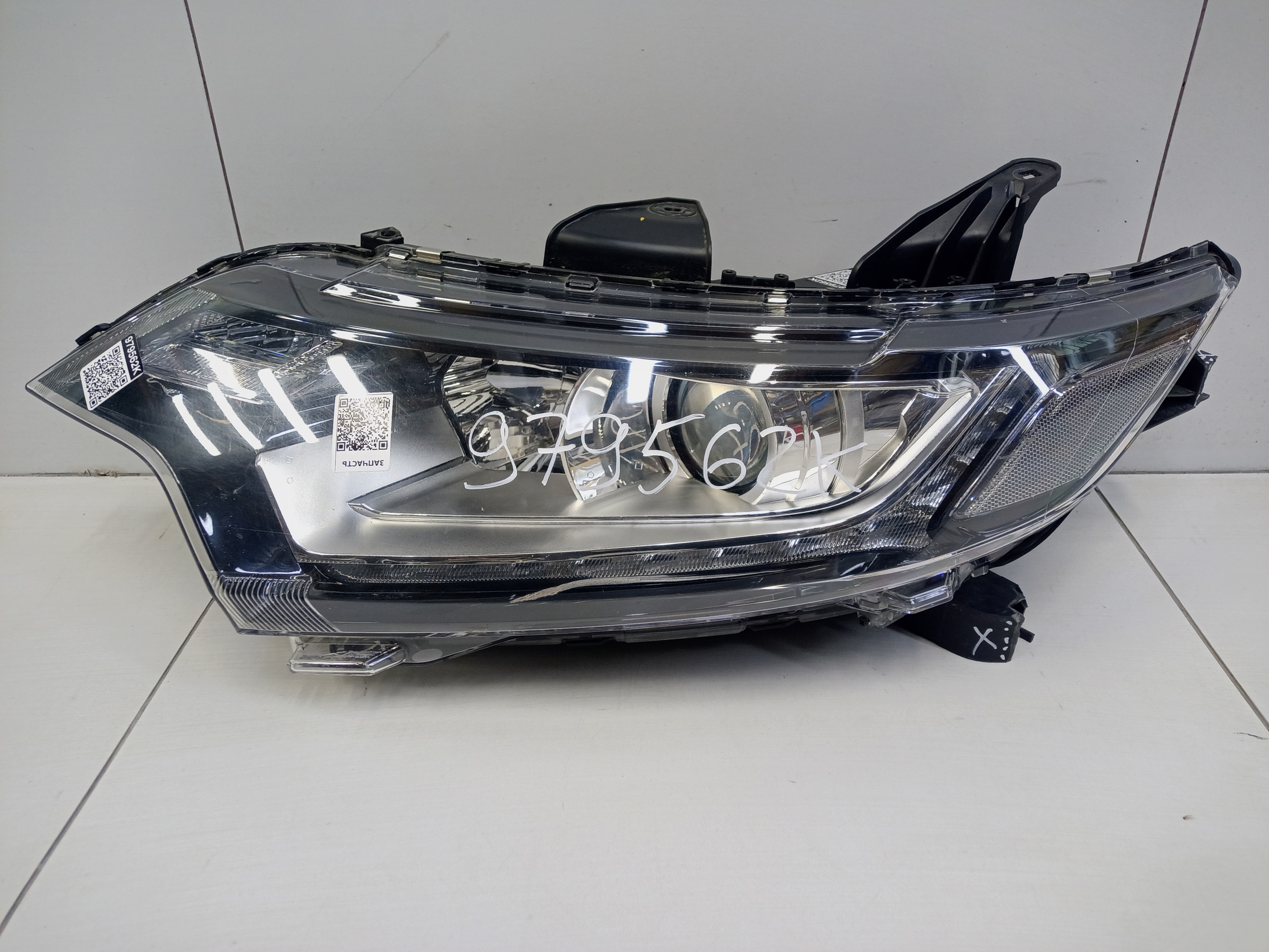 Фара передняя левая Mitsubishi Outlander 3 Restail 2 галоген