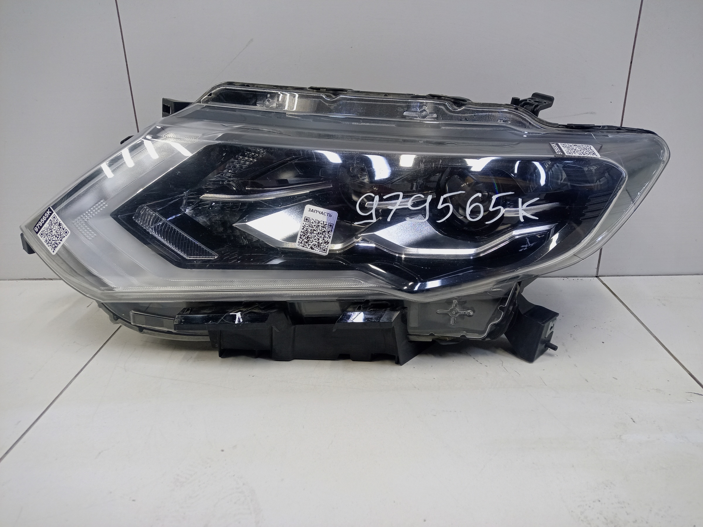 Фара передняя левая Nissan X-Trail T32 Restail LED