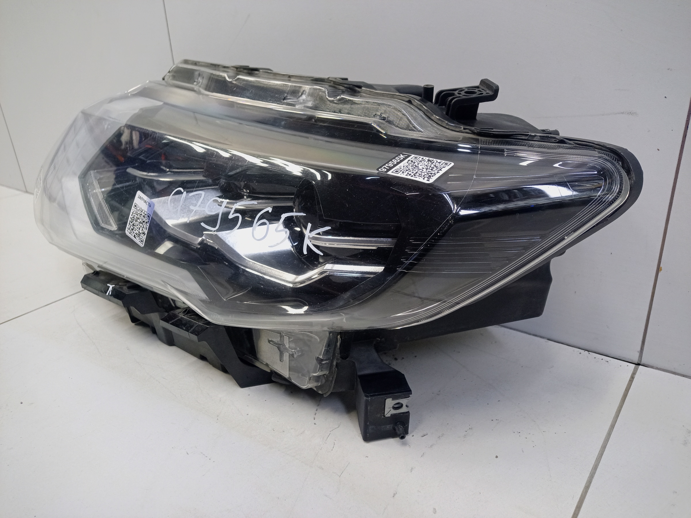 Фара передняя левая Nissan X-Trail T32 Restail LED